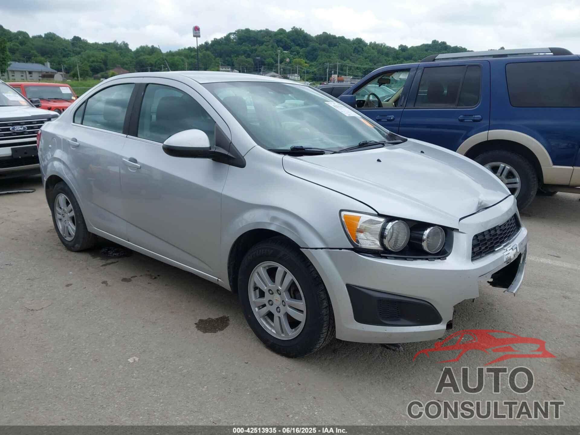 CHEVROLET SONIC 2013 - 1G1JC5SH6D4191538