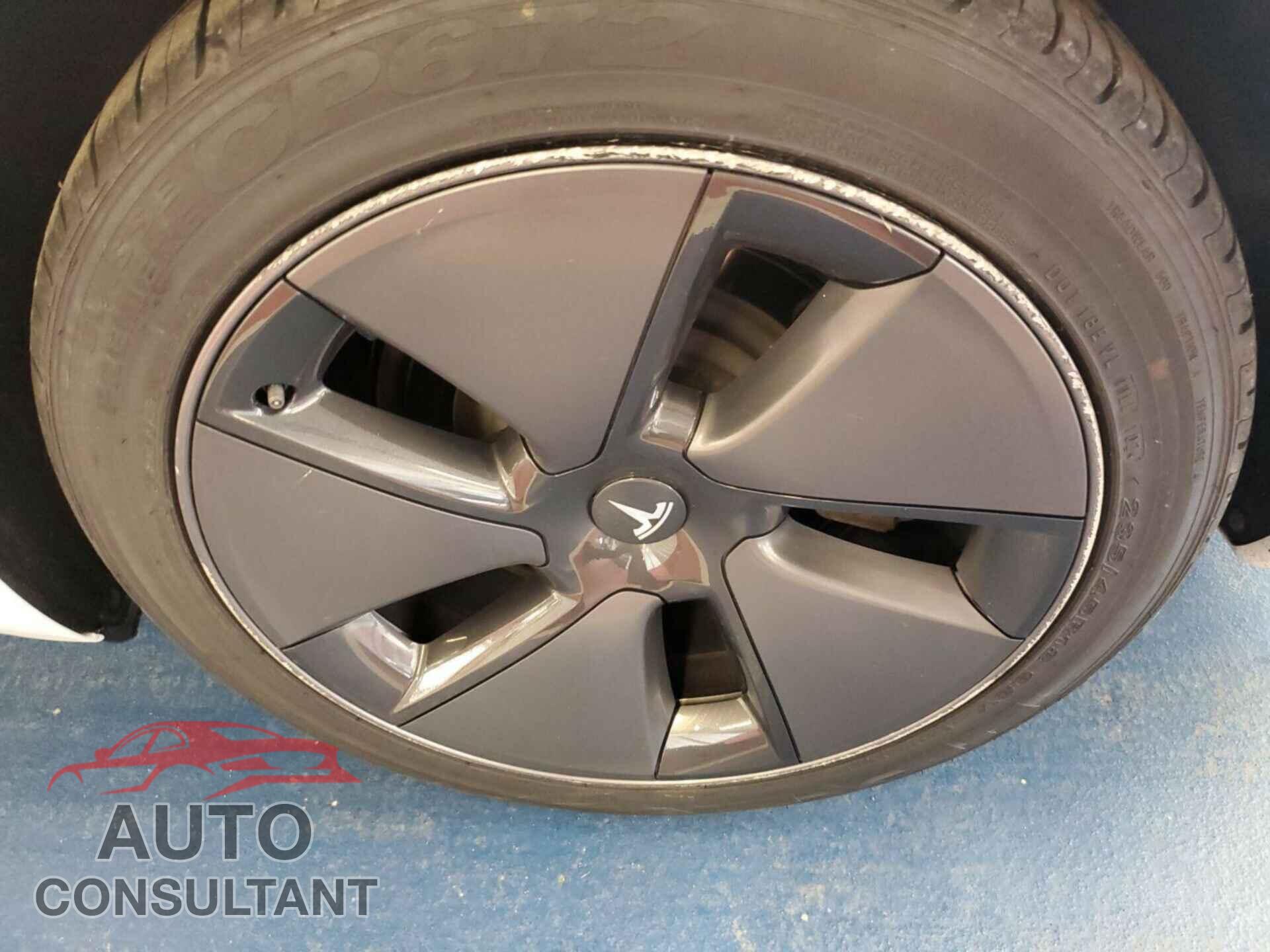 TESLA MODEL 3 2021 - 5YJ3E1EB5MF990410