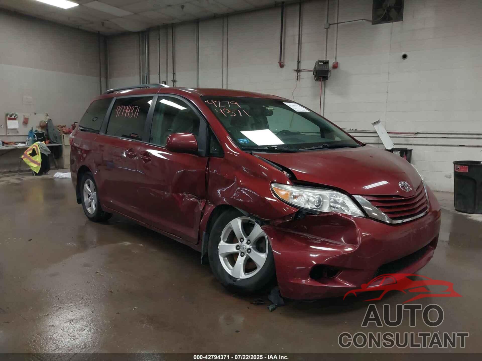 TOYOTA SIENNA 2017 - 5TDKZ3DC8HS857115