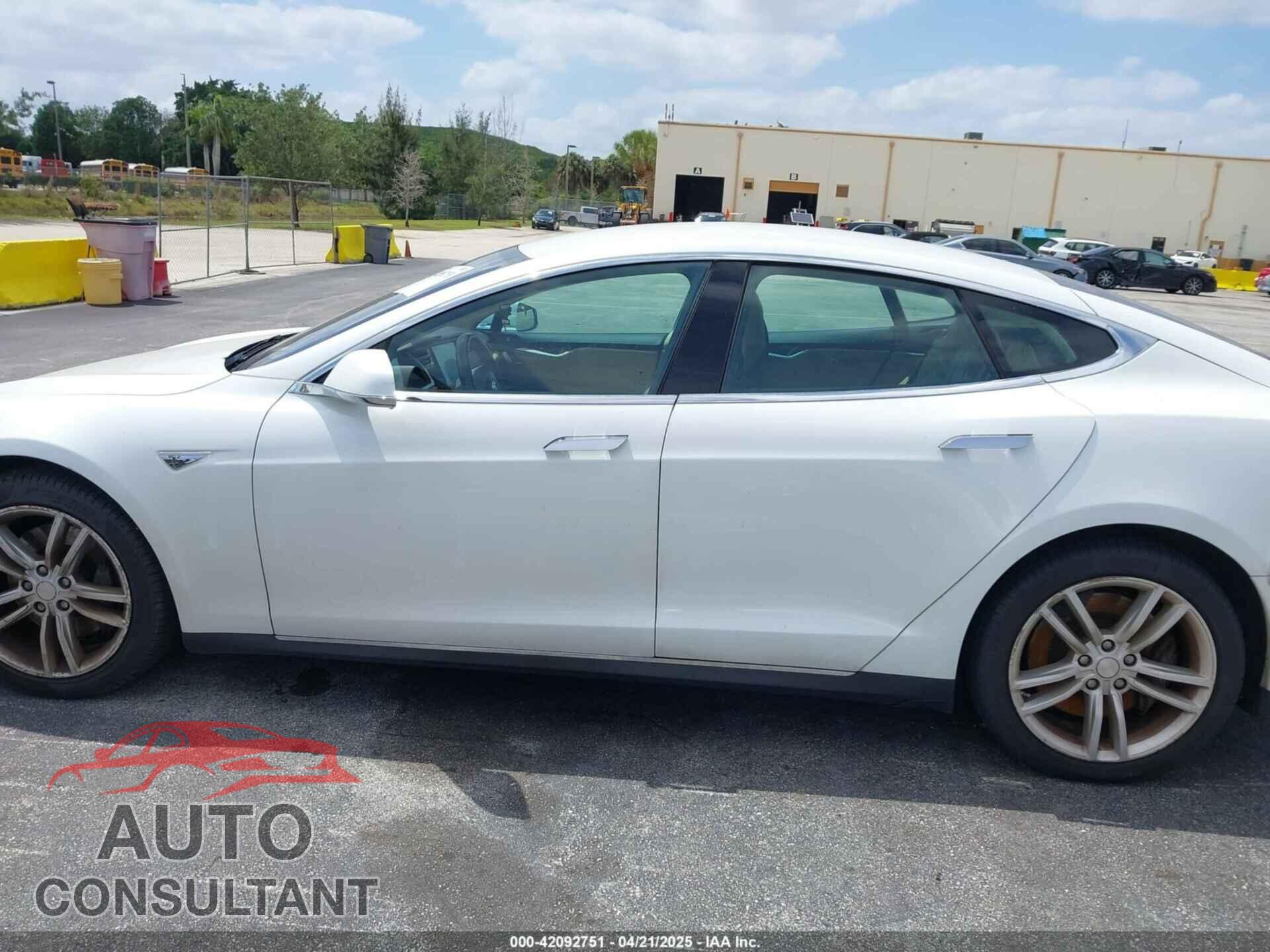 TESLA MODEL S 2013 - 5YJSA1CN2DFP17316