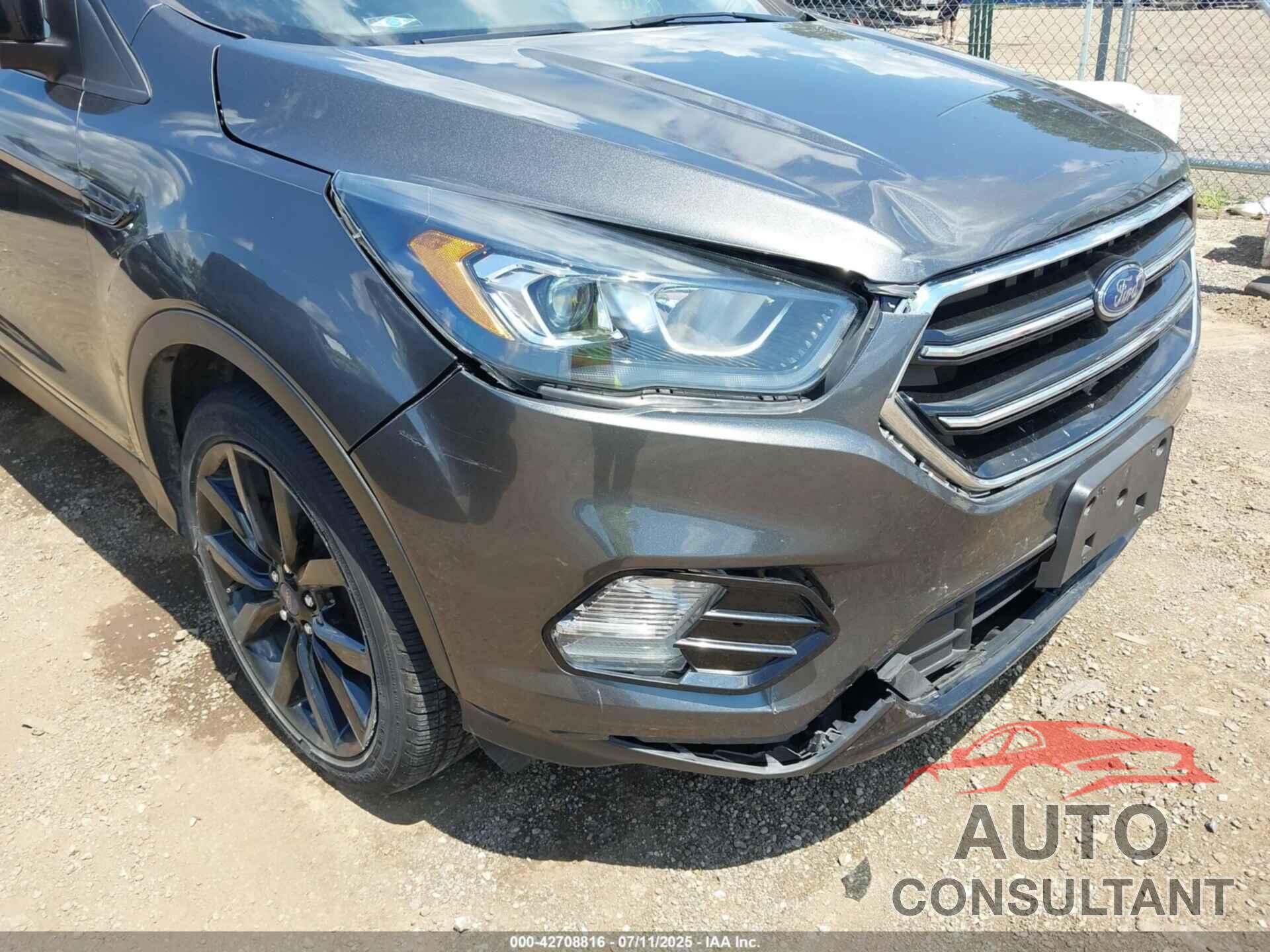 FORD ESCAPE 2017 - 1FMCU0GD8HUC09318