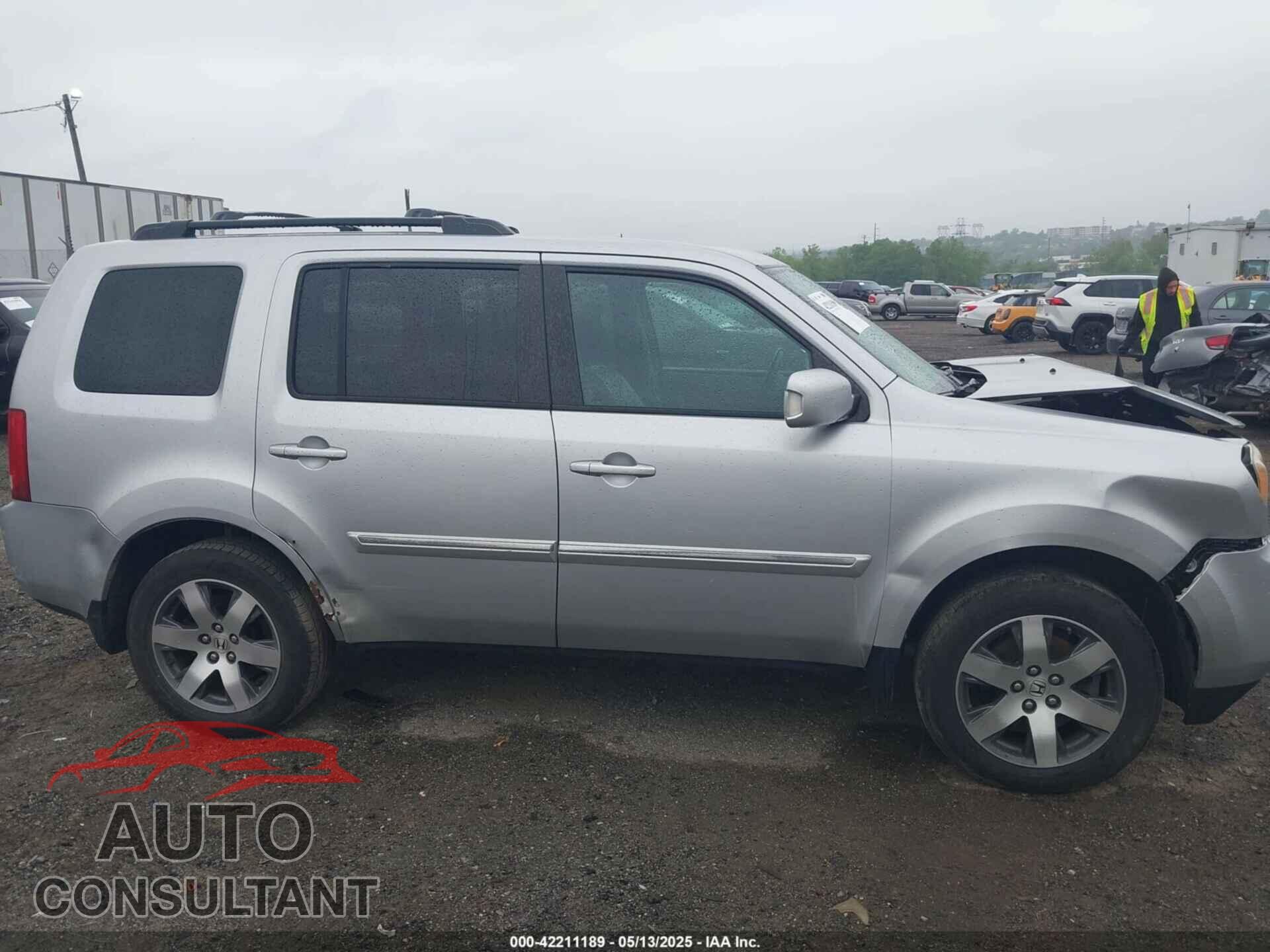HONDA PILOT 2013 - 5FNYF4H96DB051005