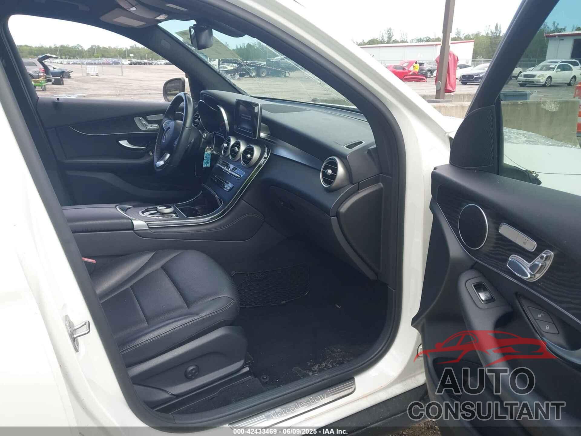 MERCEDES-BENZ GLC 300 2017 - WDC0G4JB3HV011053