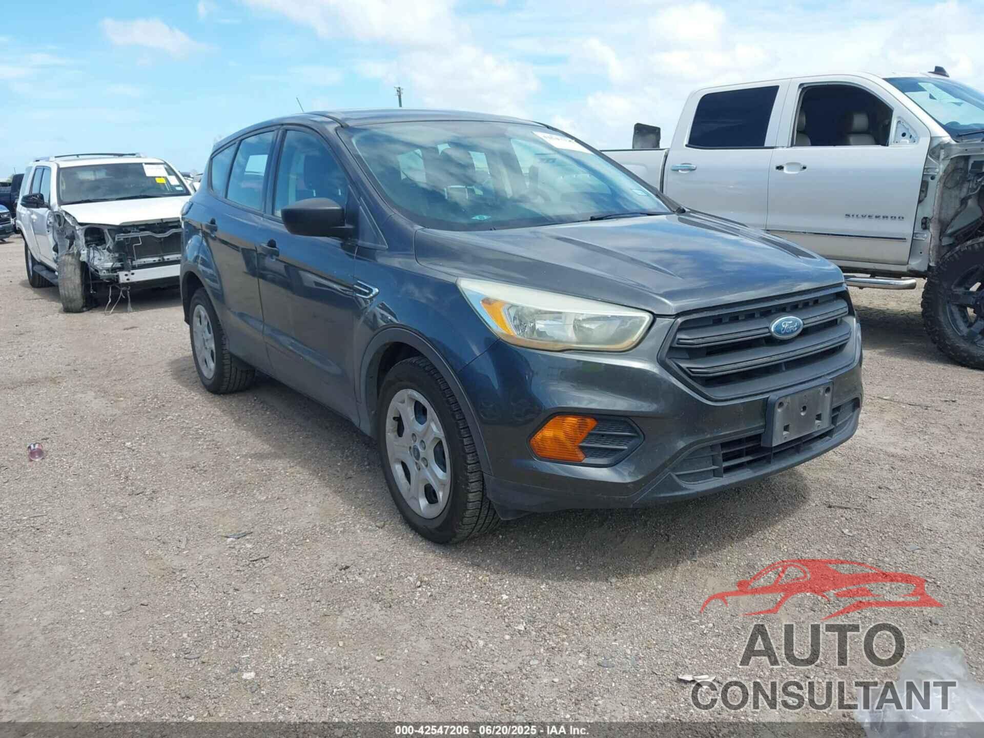 FORD ESCAPE 2017 - 1FMCU0F70HUA93625