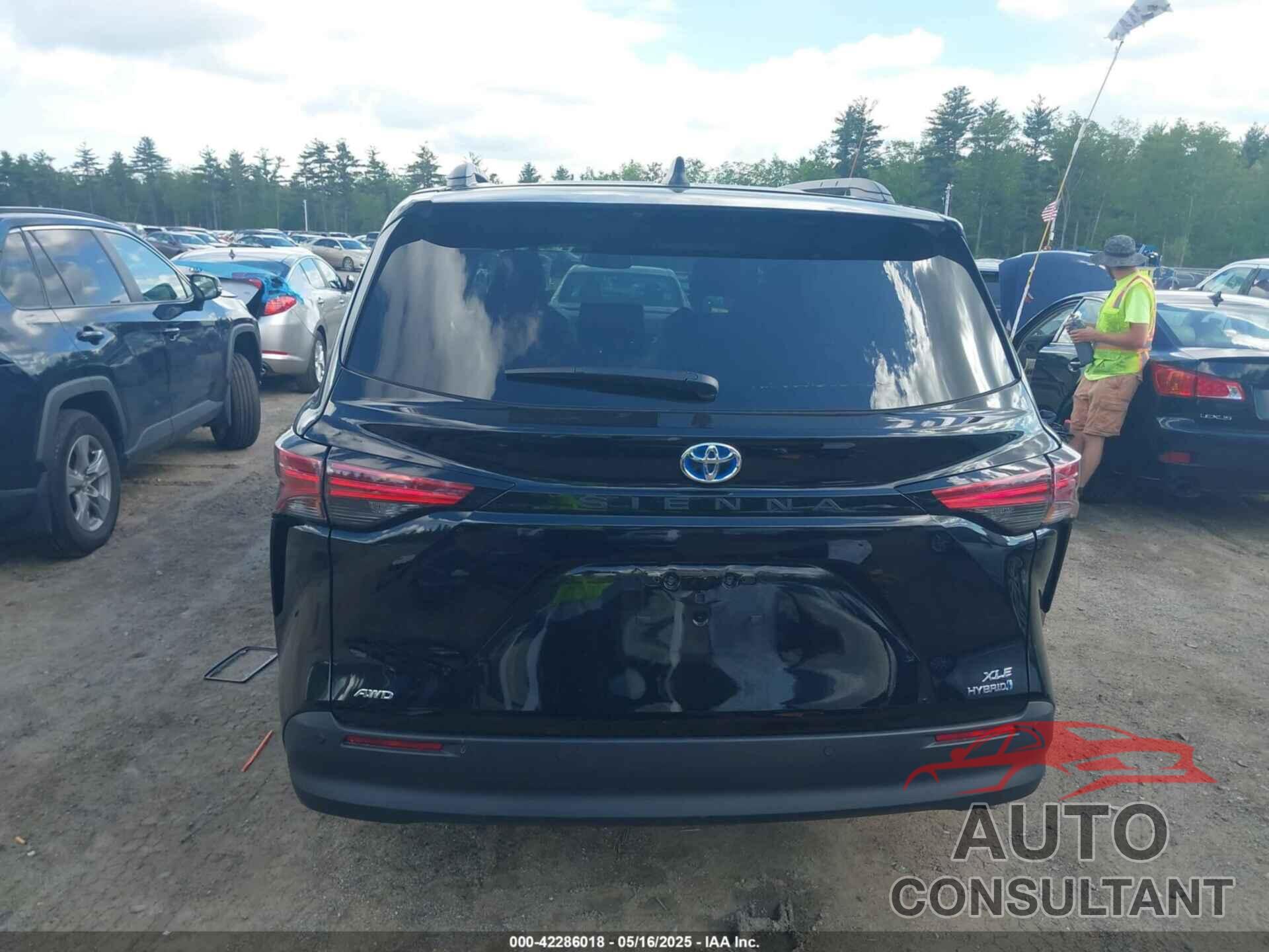 TOYOTA SIENNA 2022 - 5TDYSKFC2NS042734