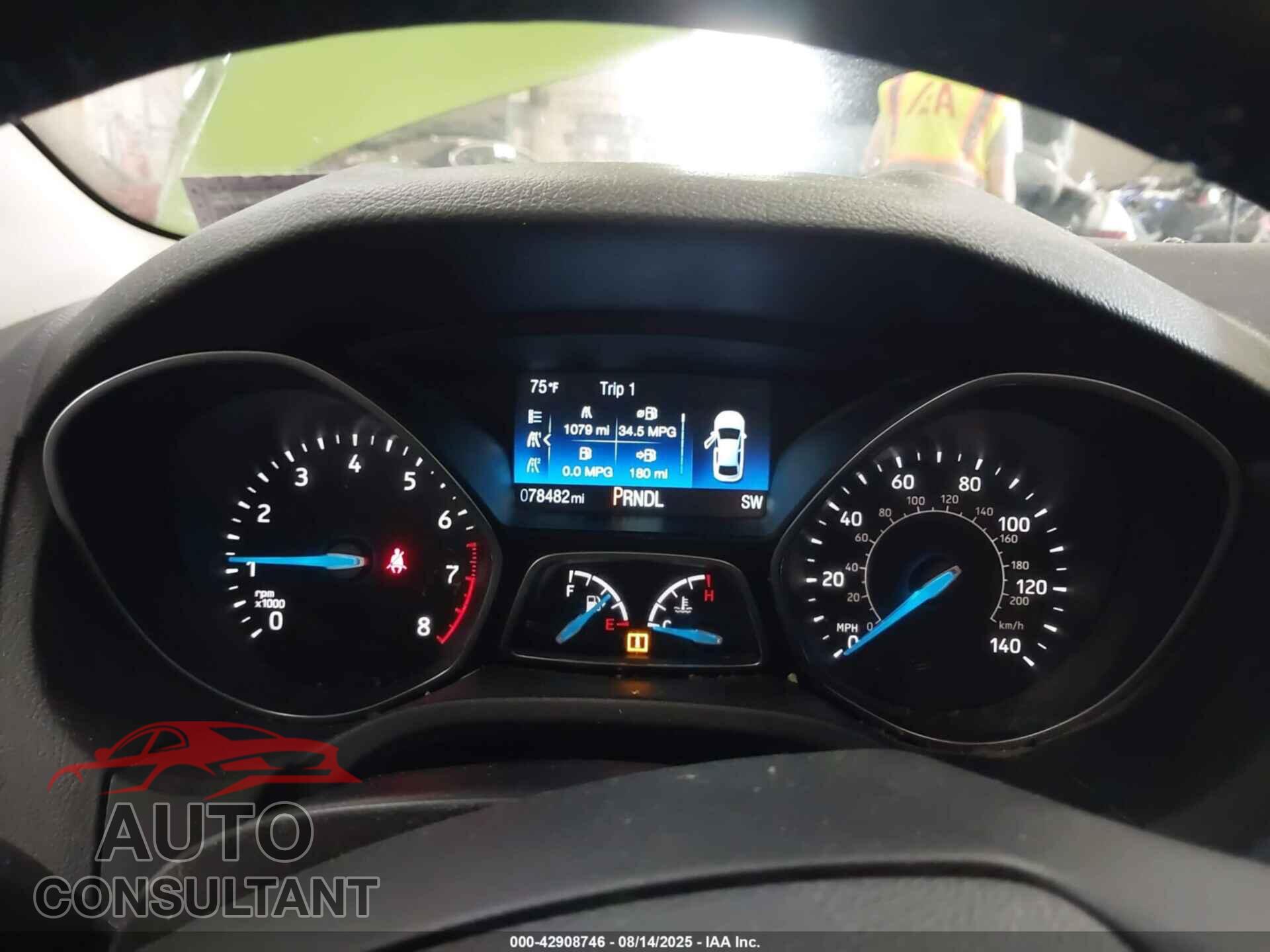 FORD FOCUS 2018 - 1FADP3F26JL264174