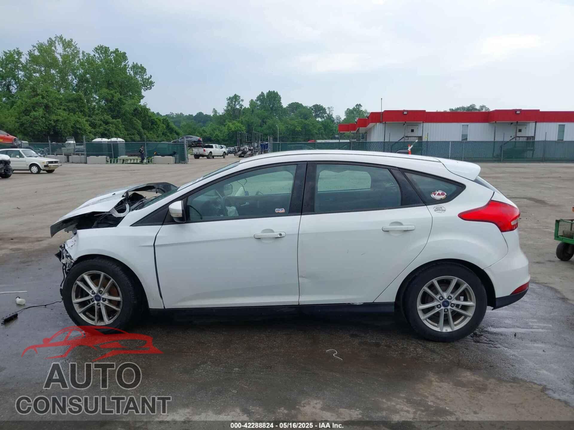 FORD FOCUS 2017 - 1FADP3K28HL267304