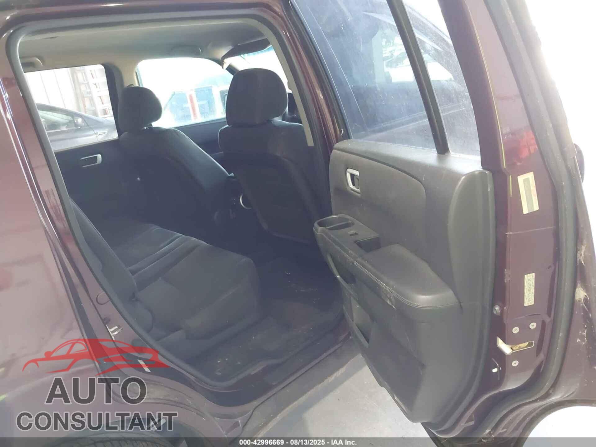 HONDA PILOT 2011 - 5FNYF3H44BB047675