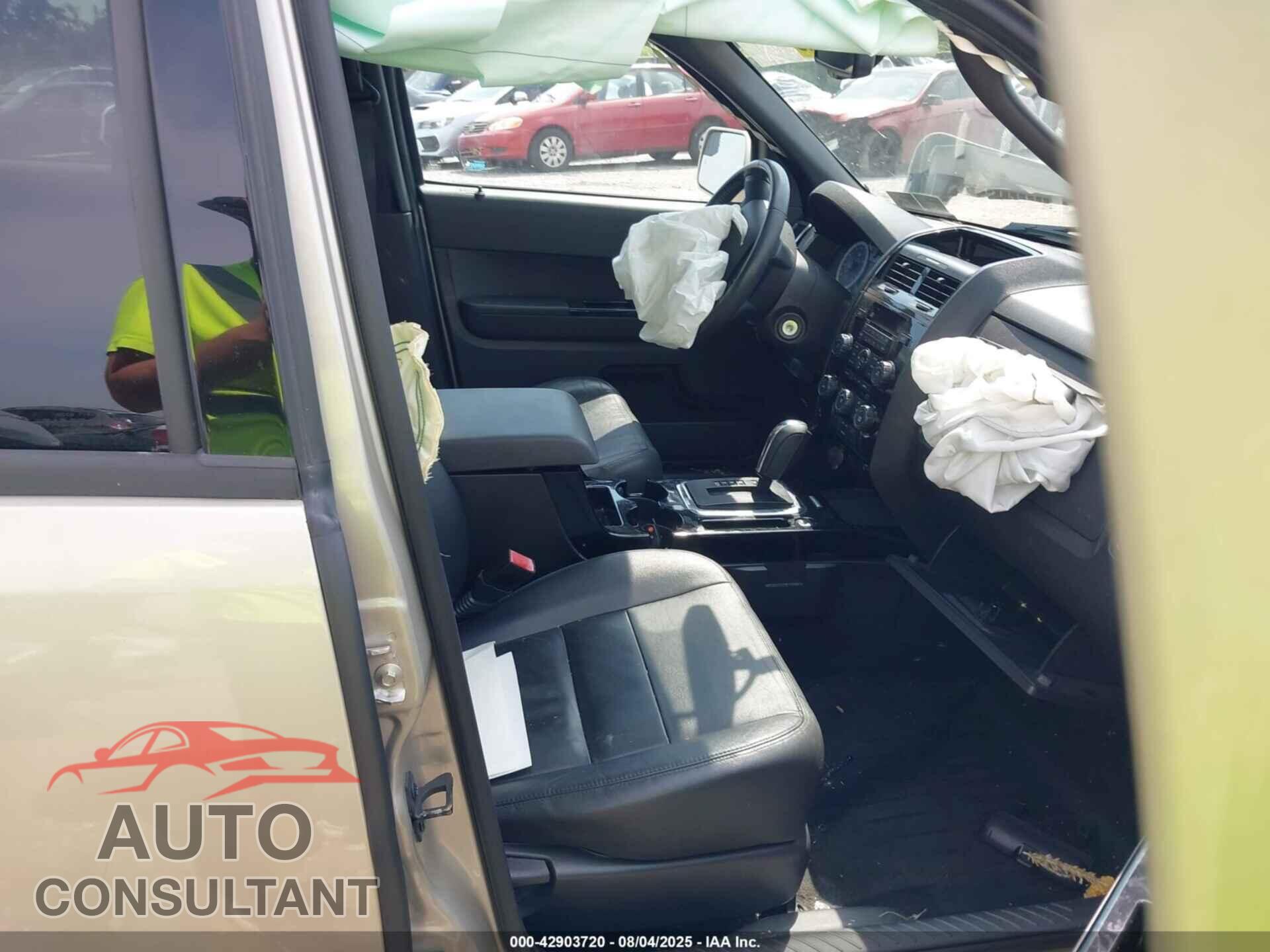FORD ESCAPE 2011 - 1FMCU9E70BKB08598