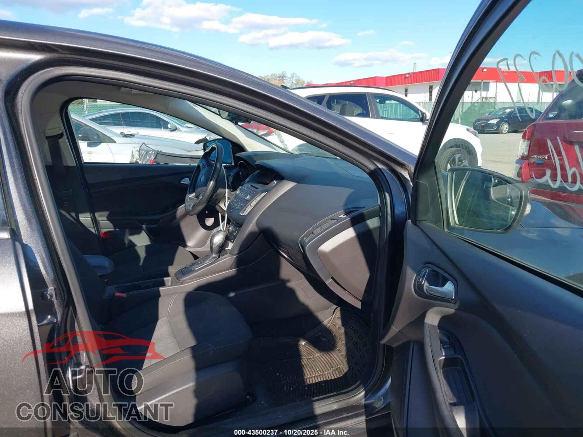 FORD FOCUS 2015 - 1FADP3F2XFL246719