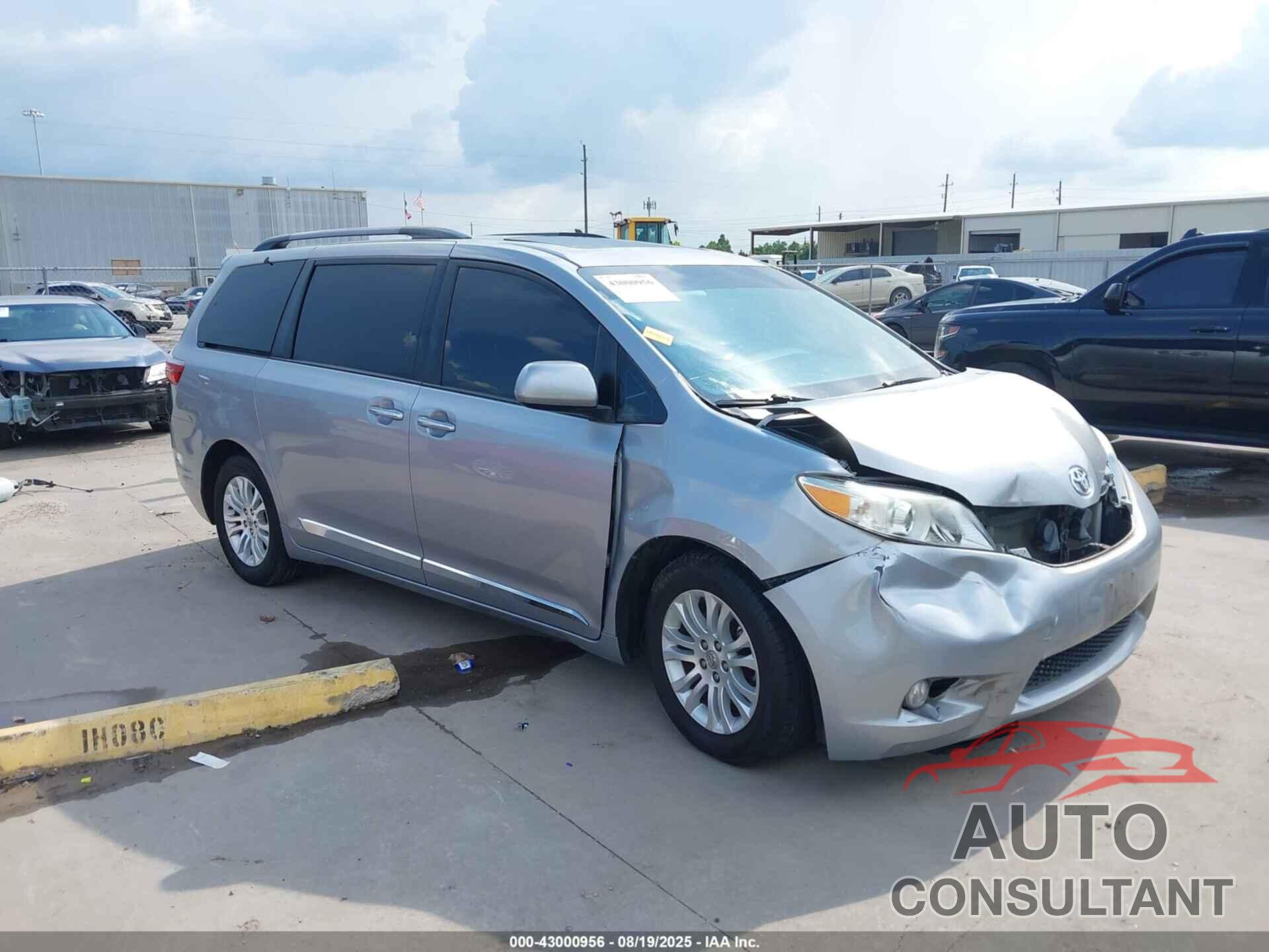 TOYOTA SIENNA 2015 - 5TDYK3DC1FS656474