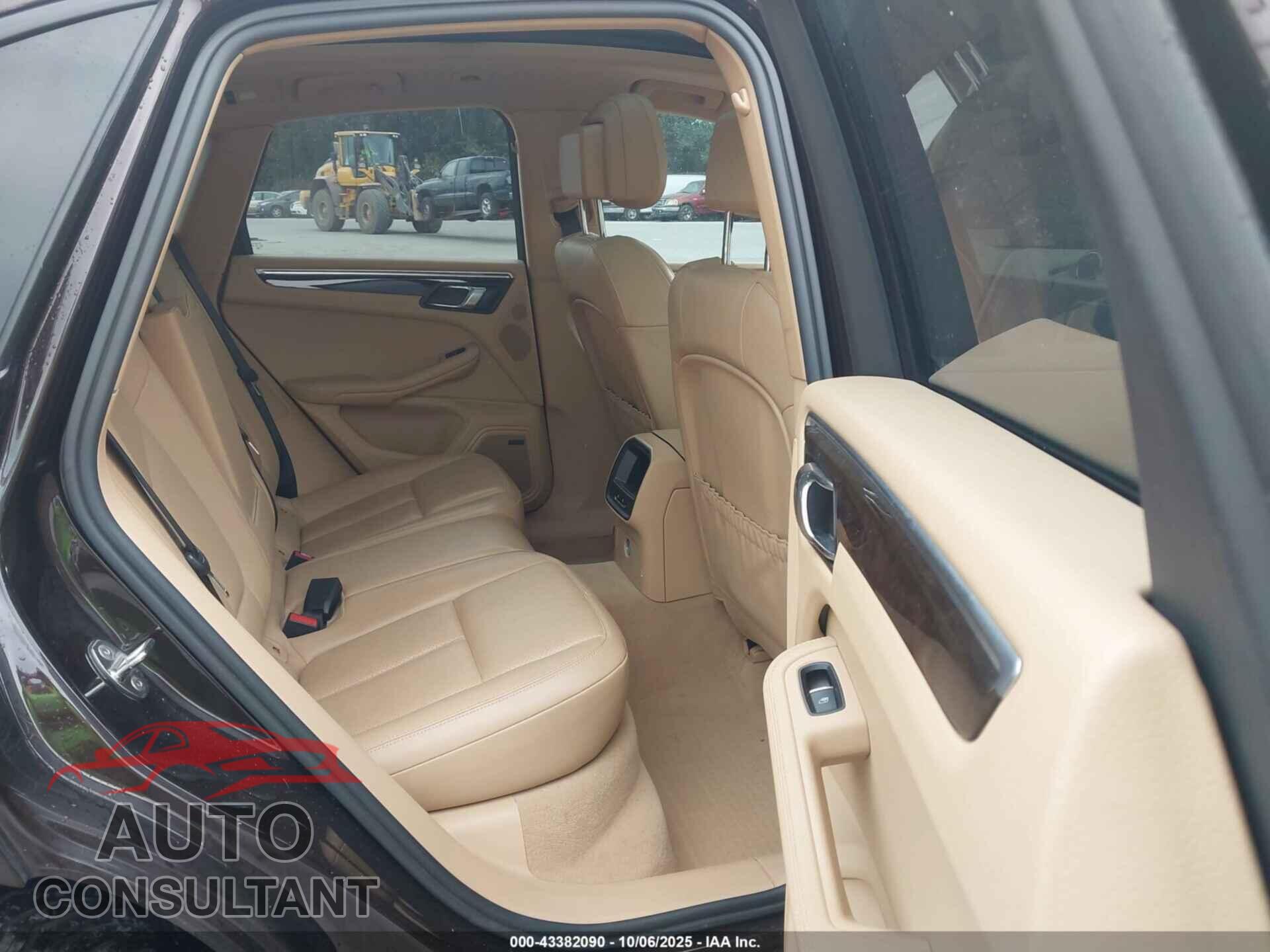 PORSCHE MACAN 2015 - WP1AB2A57FLB61696