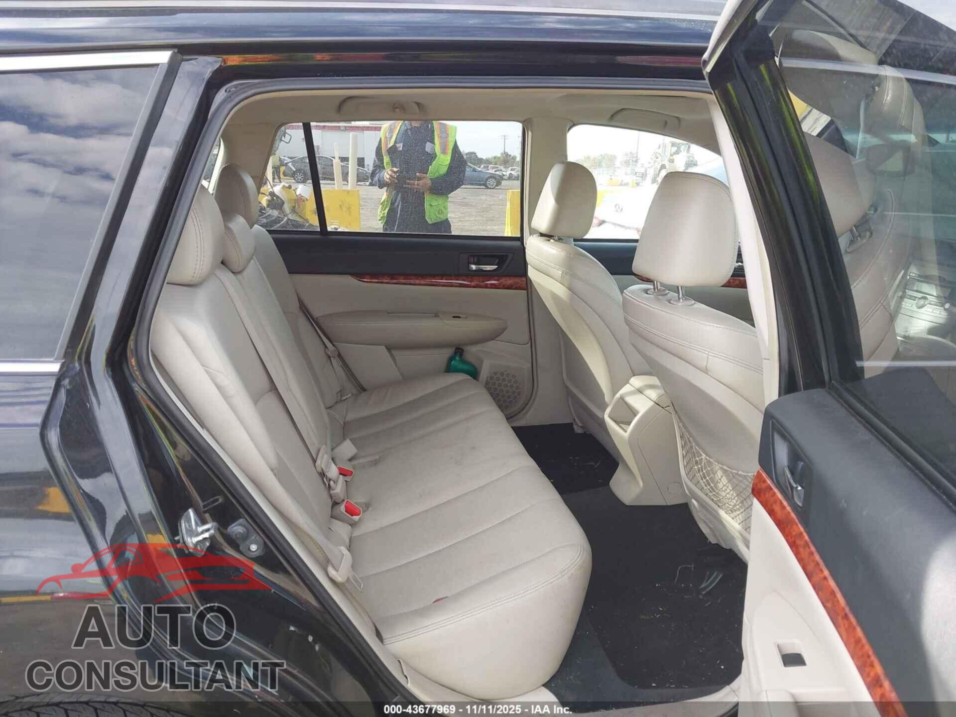 SUBARU OUTBACK 2011 - 4S4BRBKC8B3403495