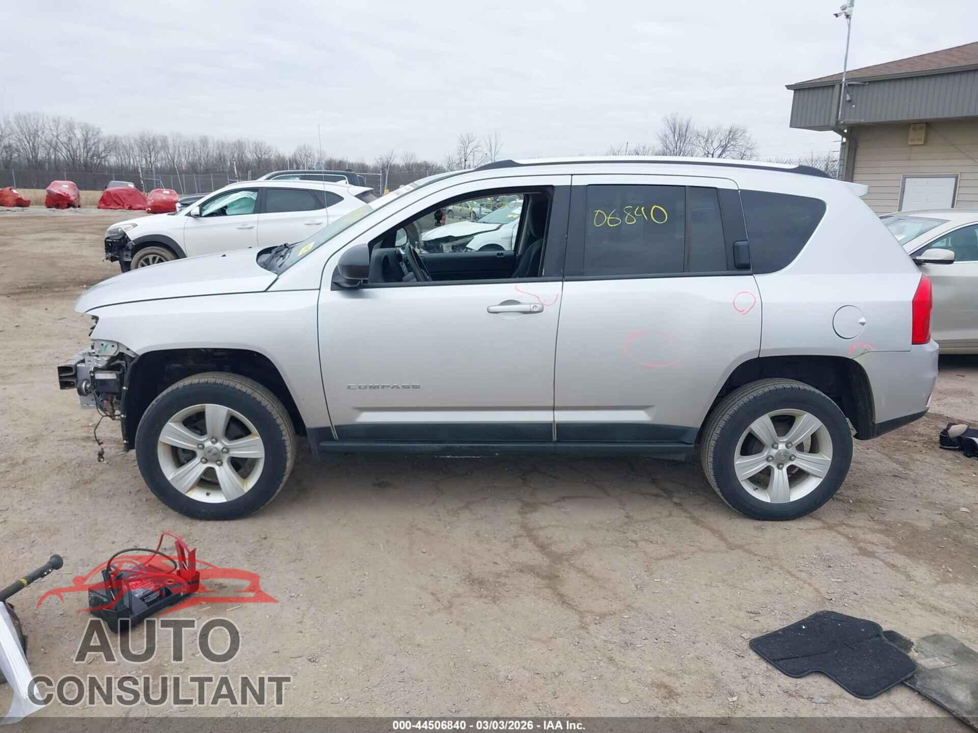JEEP COMPASS 2011 - 1J4NT1FA4BD290543