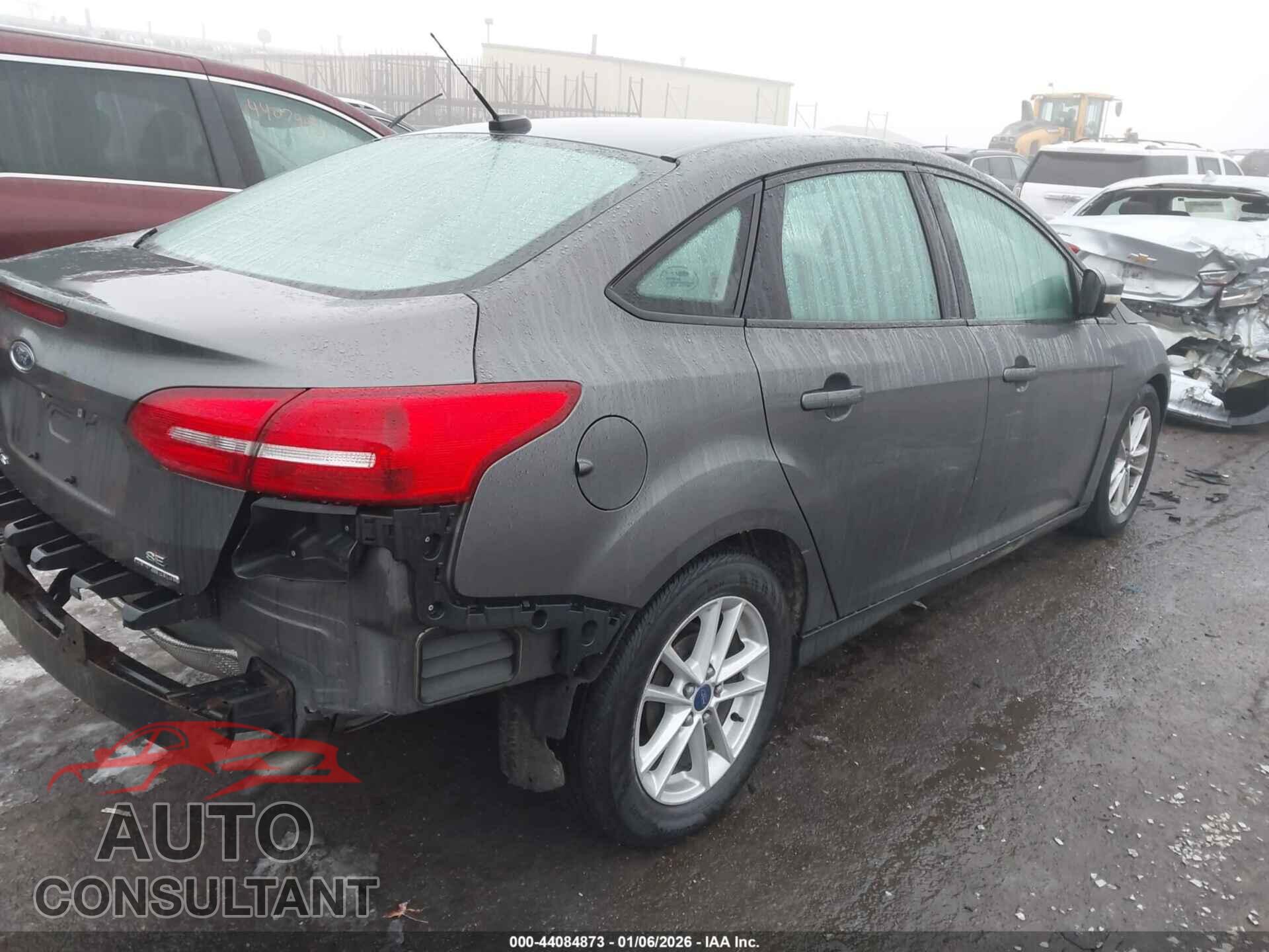 FORD FOCUS 2015 - 1FADP3F21FL242641