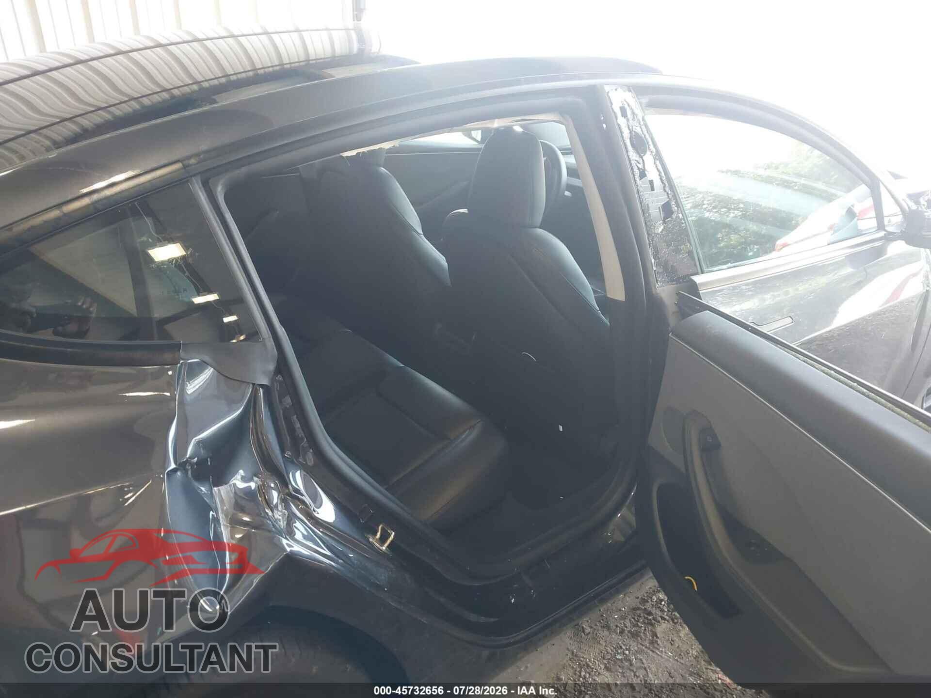 TESLA MODEL 3 2024 - 5YJ3E1EA9RF856417