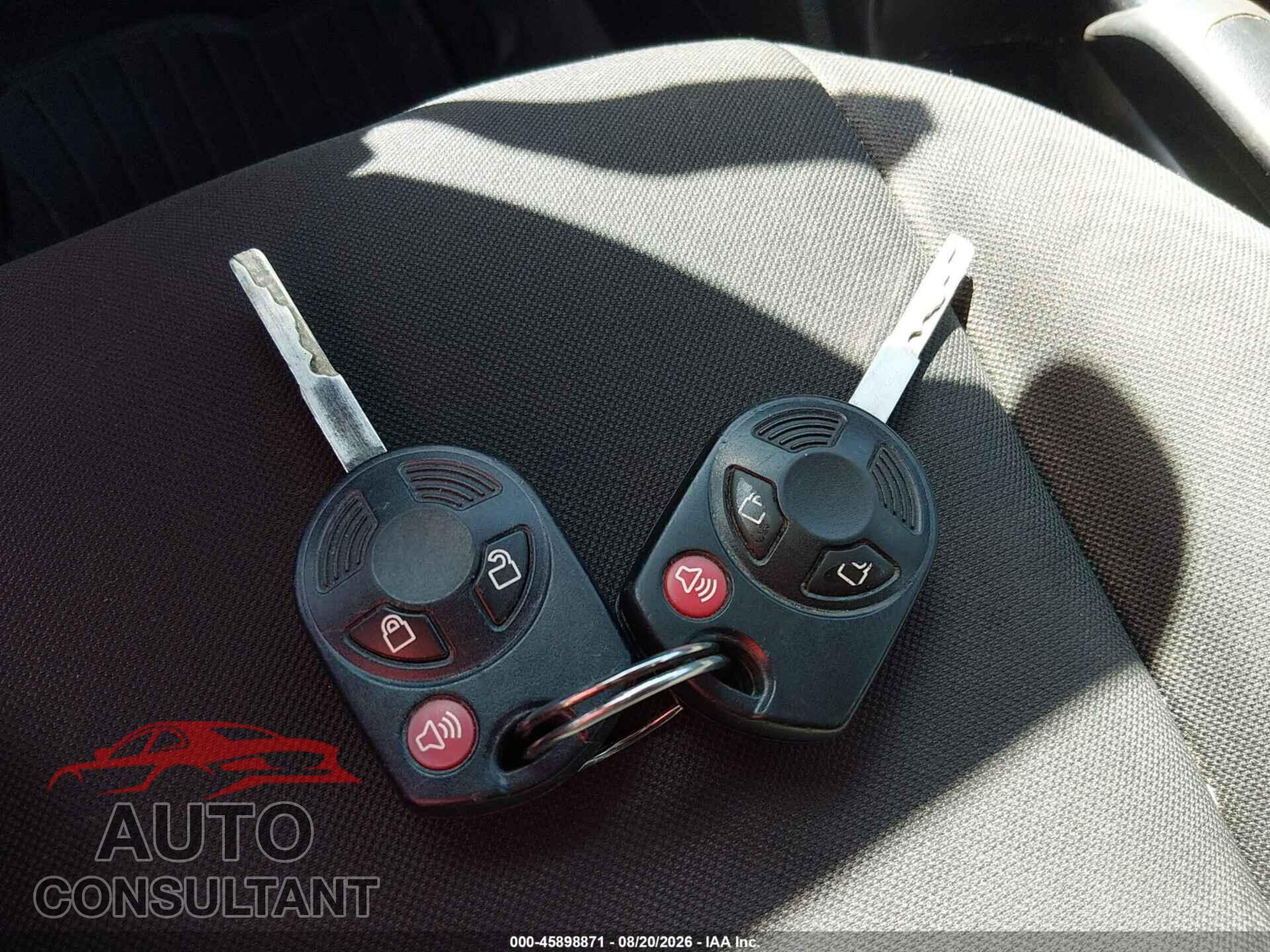 FORD ESCAPE 2016 - 1FMCU0F79GUC88198