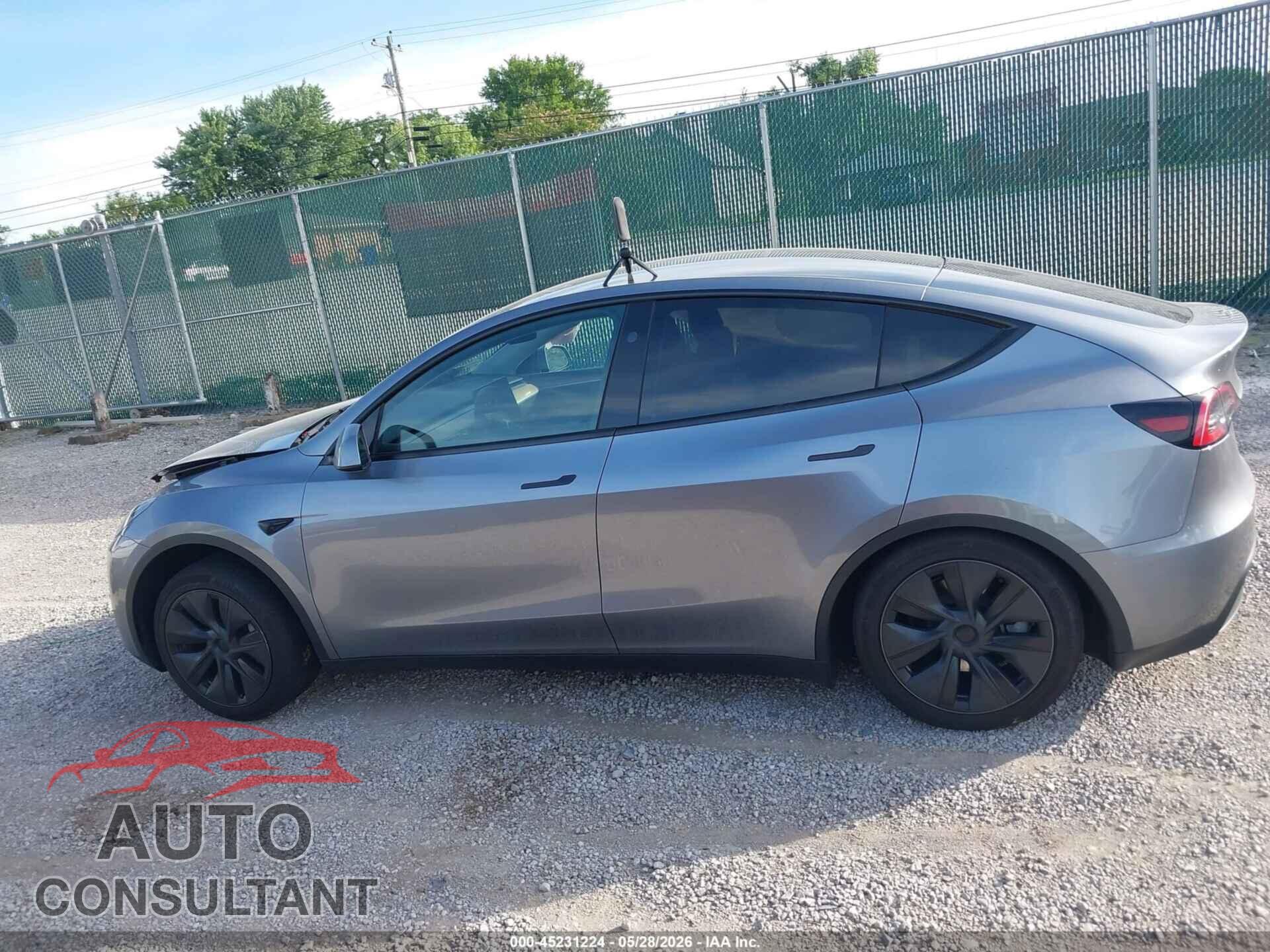 TESLA MODEL Y 2025 - 7SAYGDED2SA372543