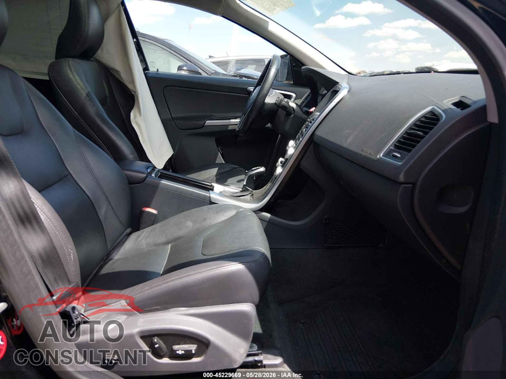 VOLVO XC60 2016 - YV4612RKXG2837681