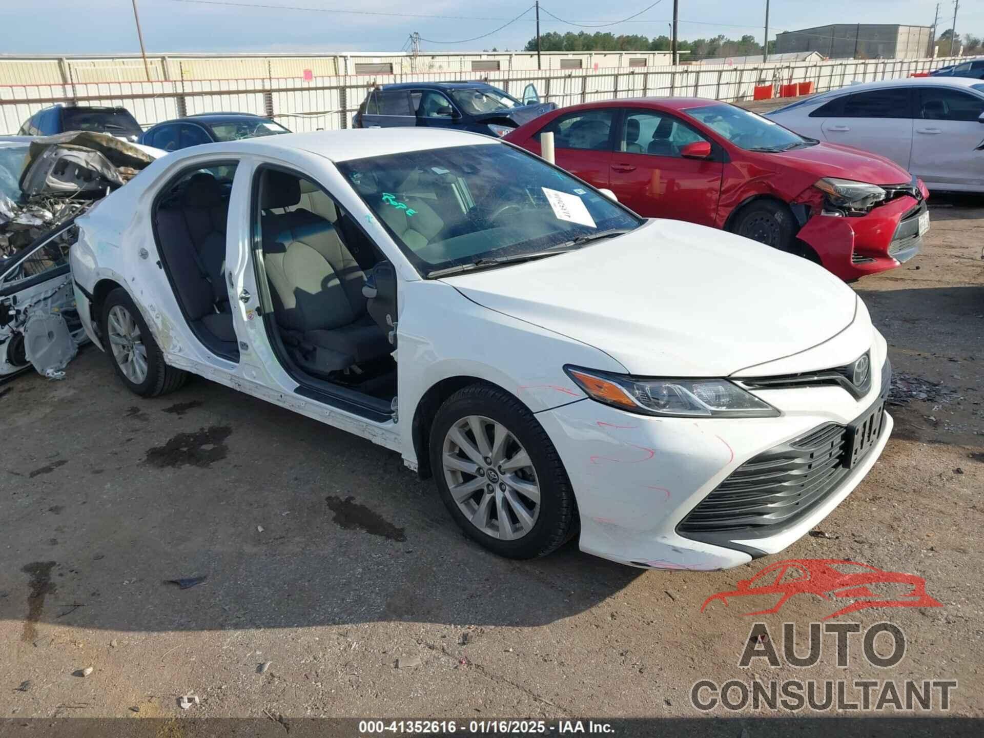 TOYOTA CAMRY 2018 - 4T1B11HK1JU053720