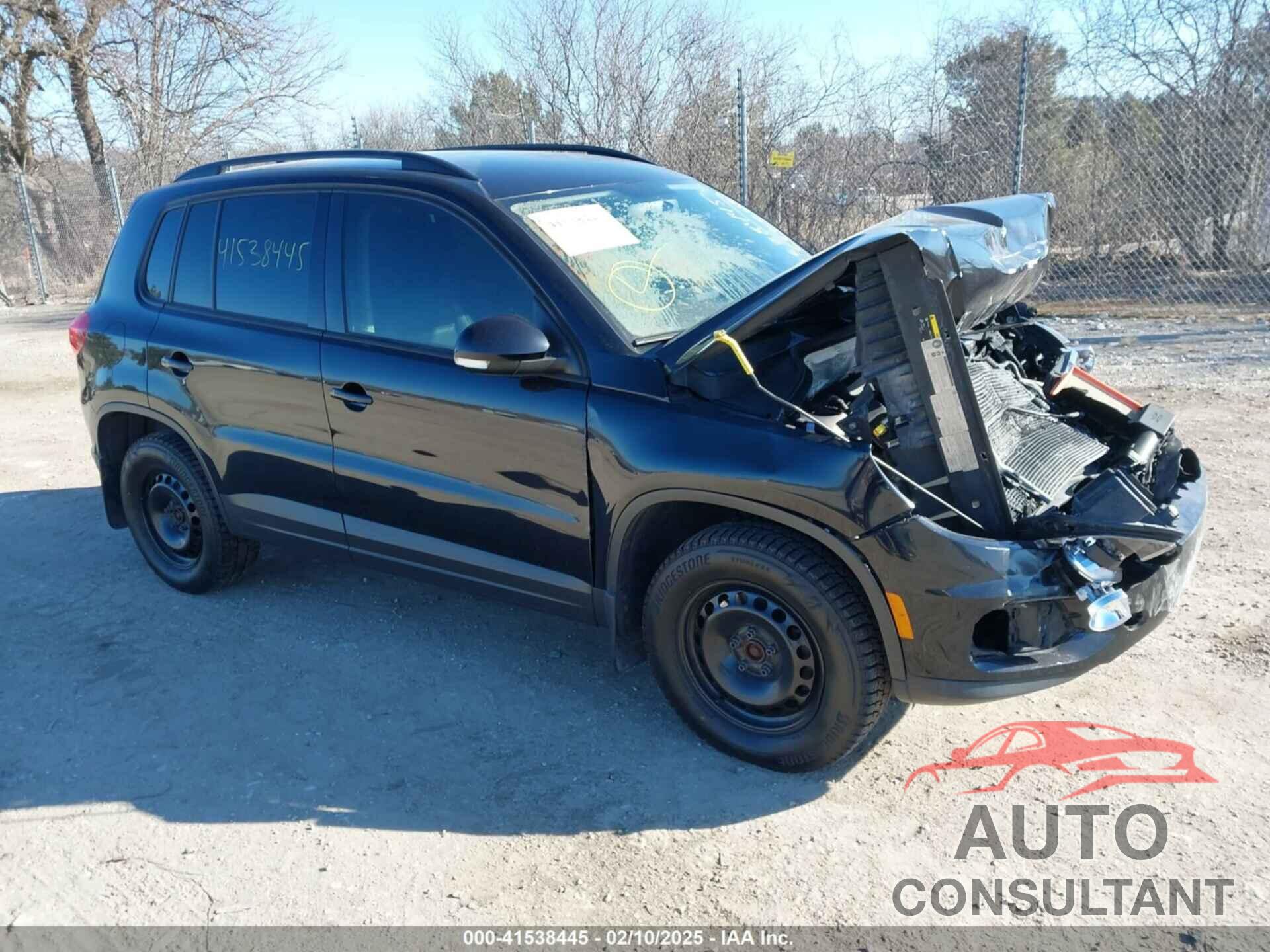 VOLKSWAGEN TIGUAN 2015 - WVGBV7AX2FW510477