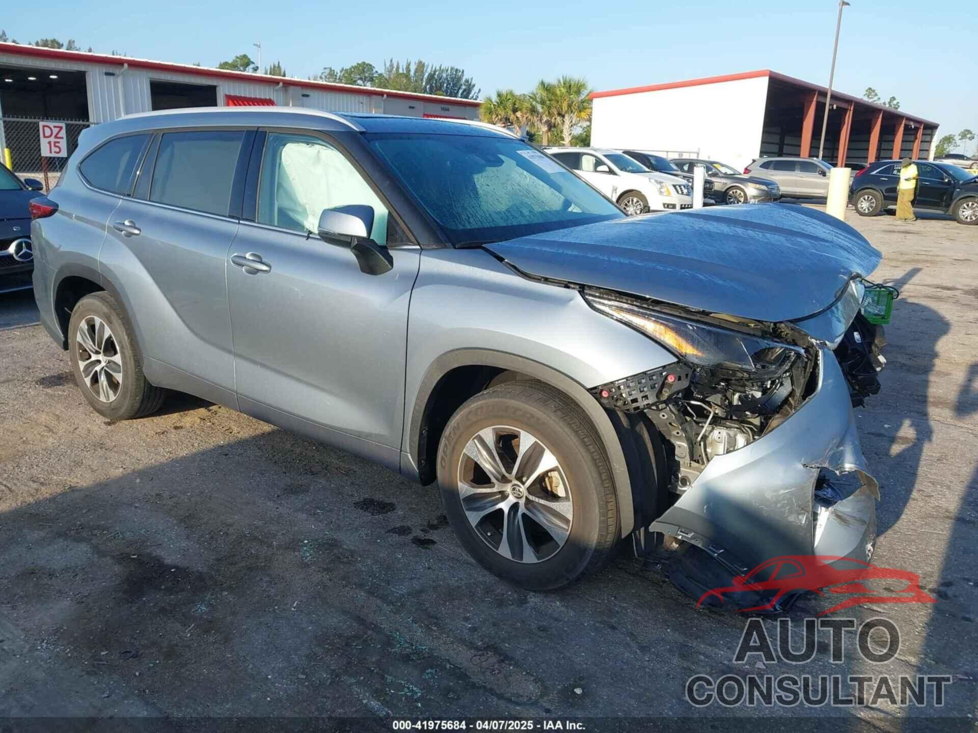 TOYOTA HIGHLANDER 2022 - 5TDGZRAH2NS092200