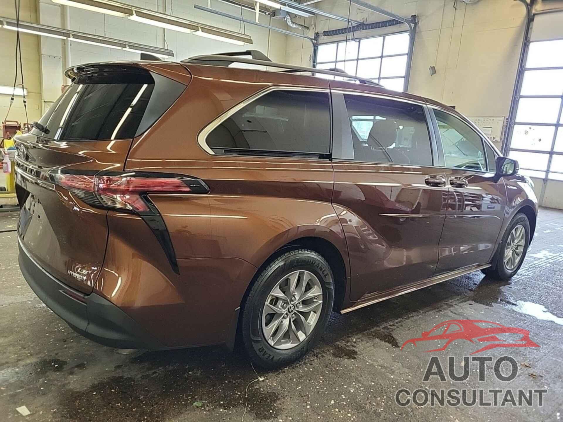 TOYOTA SIENNA 2022 - 5TDKSKFC8NS046695