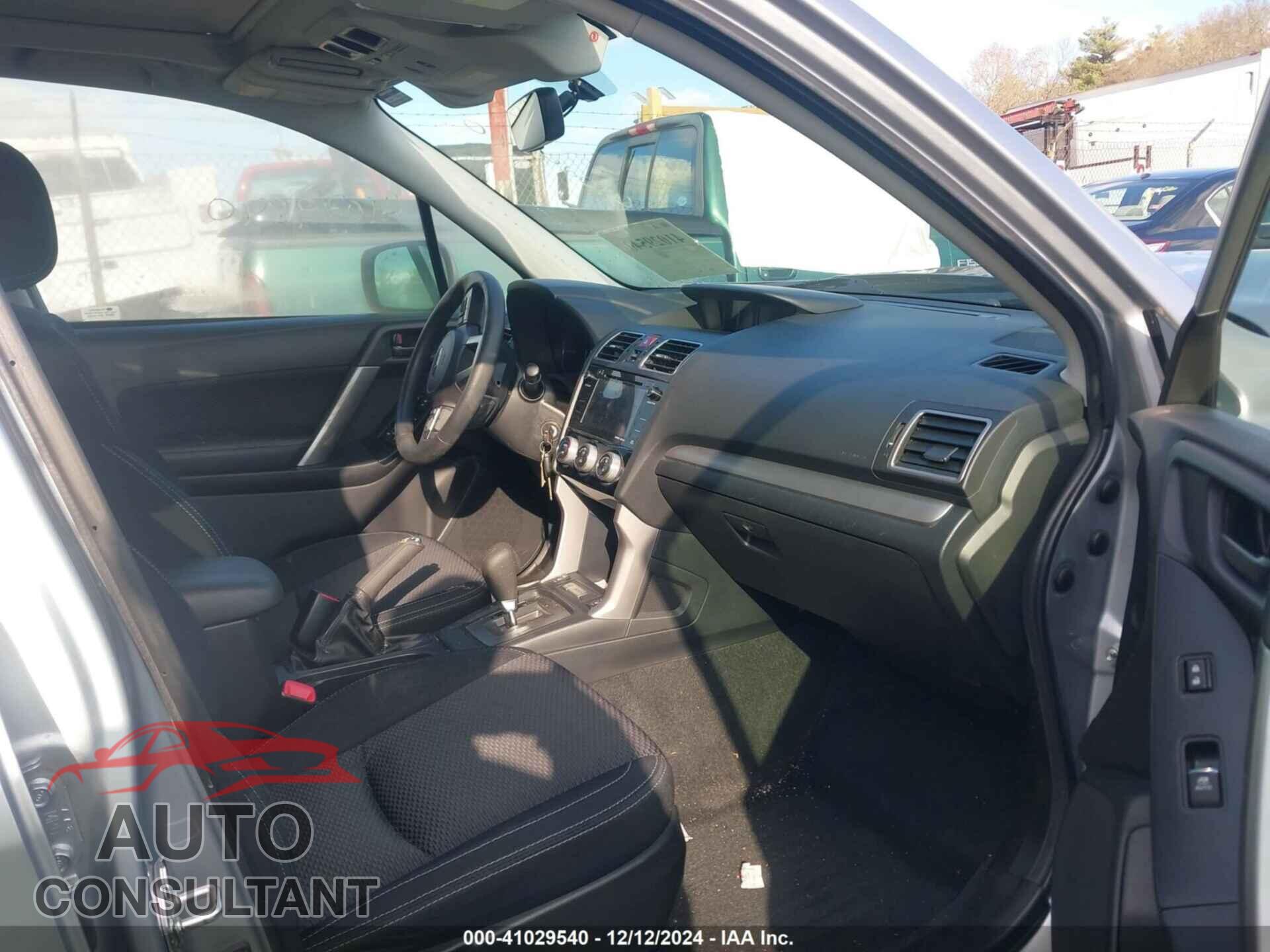 SUBARU FORESTER 2018 - JF2SJAGC2JH511578