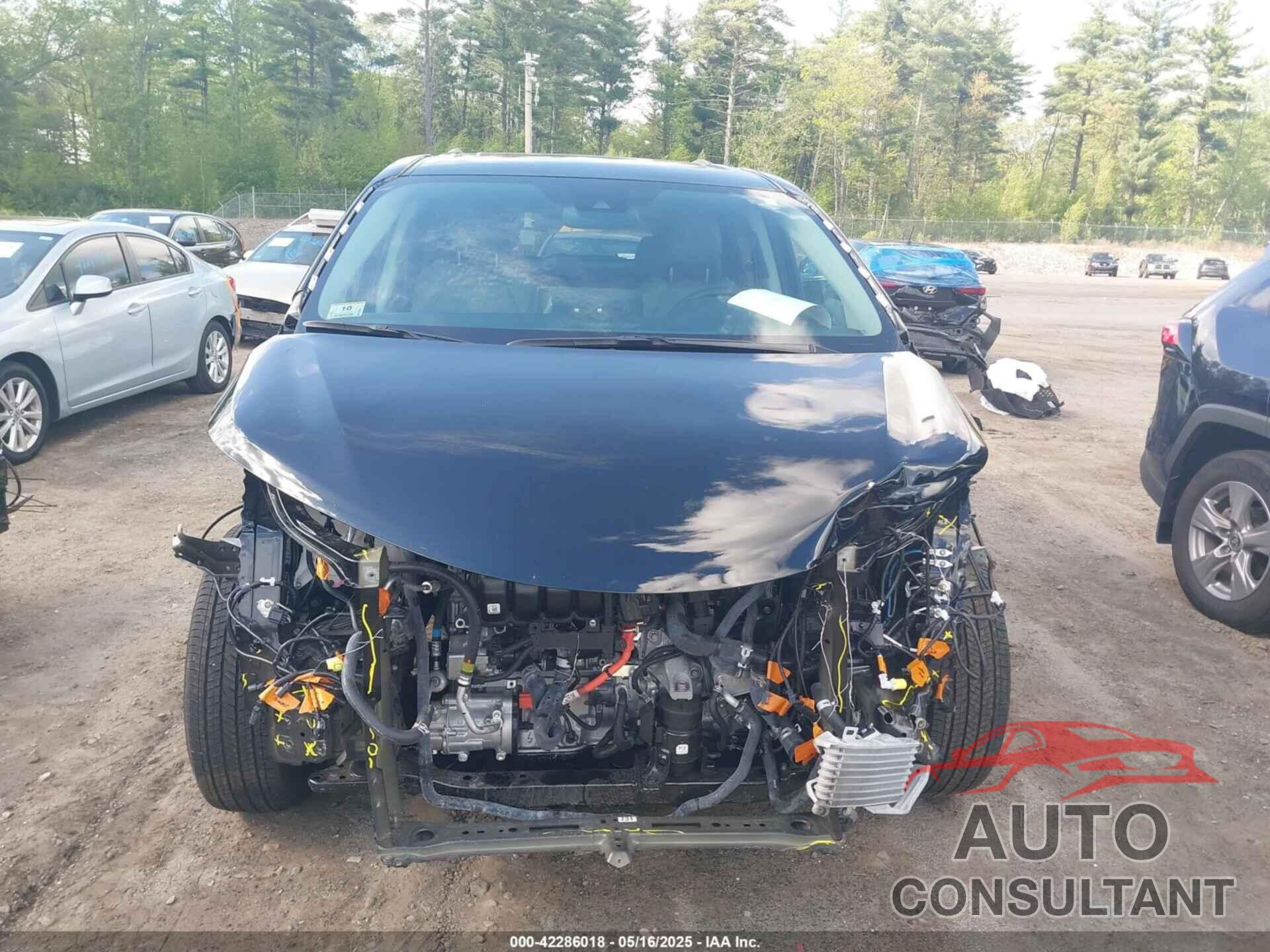 TOYOTA SIENNA 2022 - 5TDYSKFC2NS042734