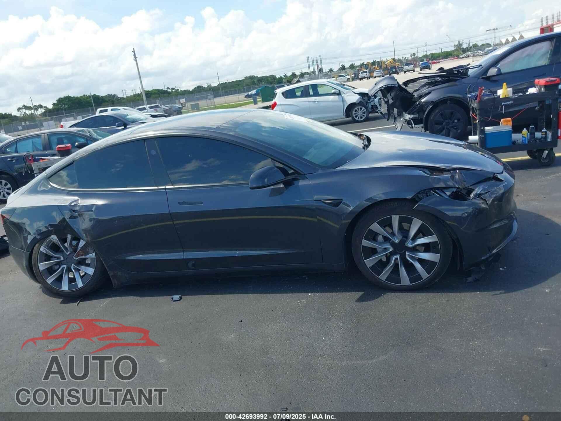 TESLA MODEL 3 2024 - 5YJ3E1EA2RF741805
