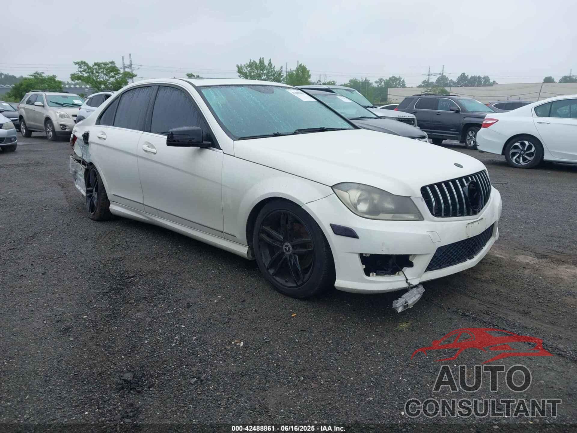 MERCEDES-BENZ C 300 2012 - WDDGF8BB1CR196238