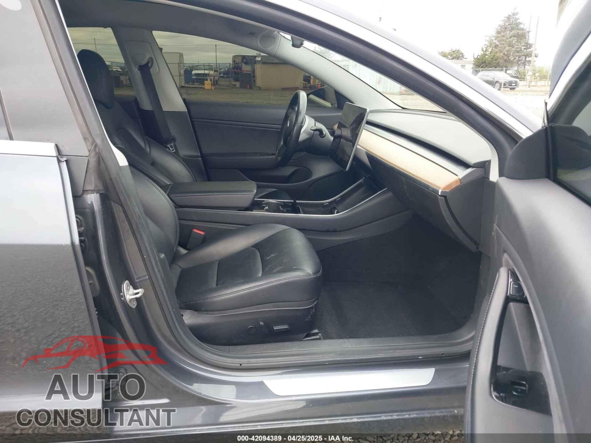 TESLA MODEL 3 2019 - 5YJ3E1EB7KF205883