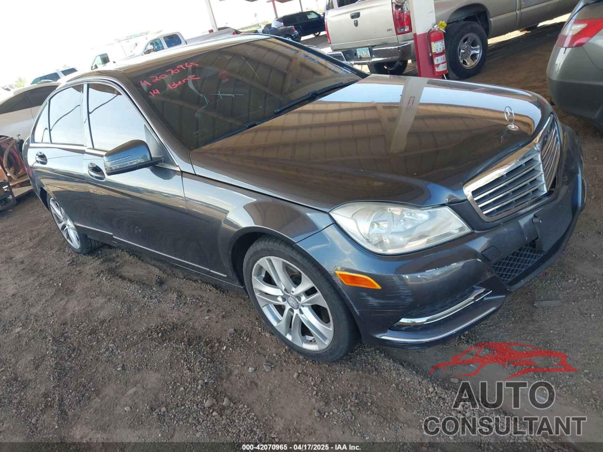 MERCEDES-BENZ C 300 2014 - WDDGF8AB7EG192582