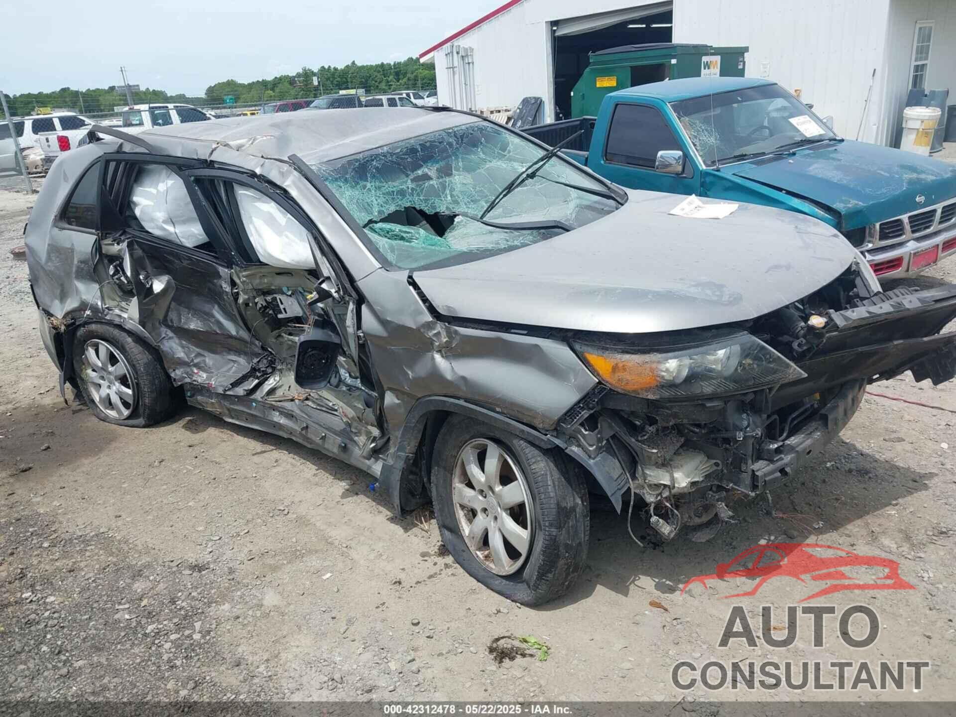KIA SORENTO 2011 - 5XYKT4A25BG120199