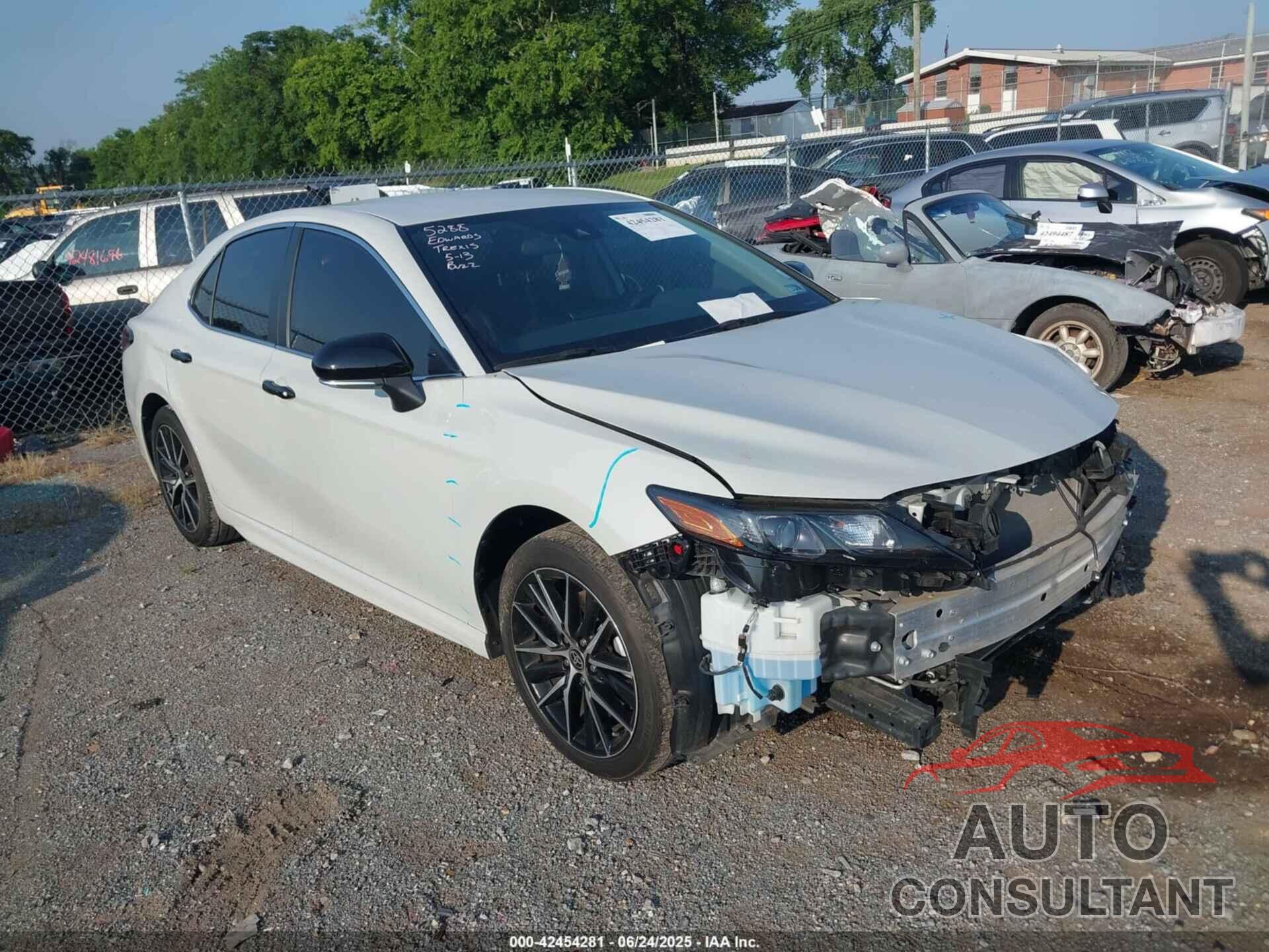 TOYOTA CAMRY 2022 - 4T1G11AK2NU037158