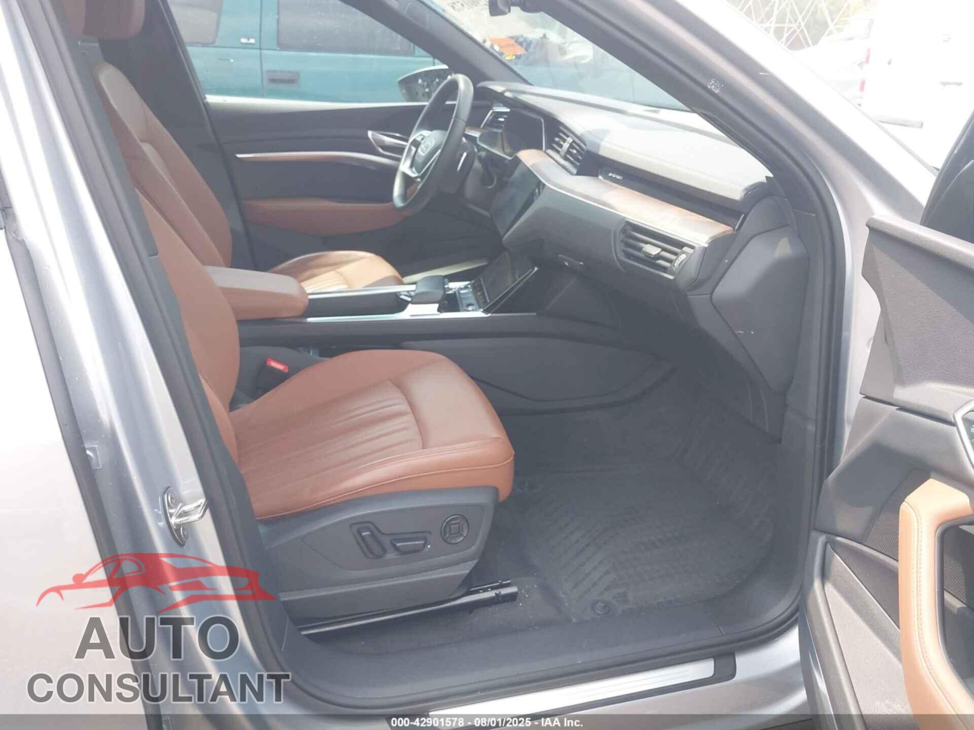 AUDI E-TRON 2023 - WA1LAAGE2PB018669