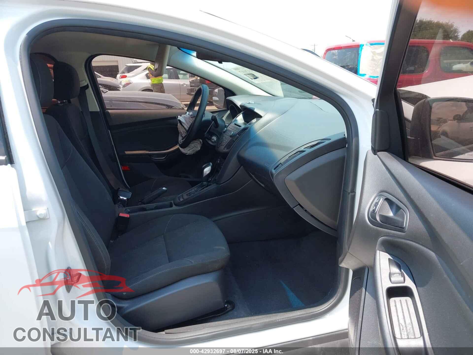 FORD FOCUS 2016 - 1FADP3E20GL245193