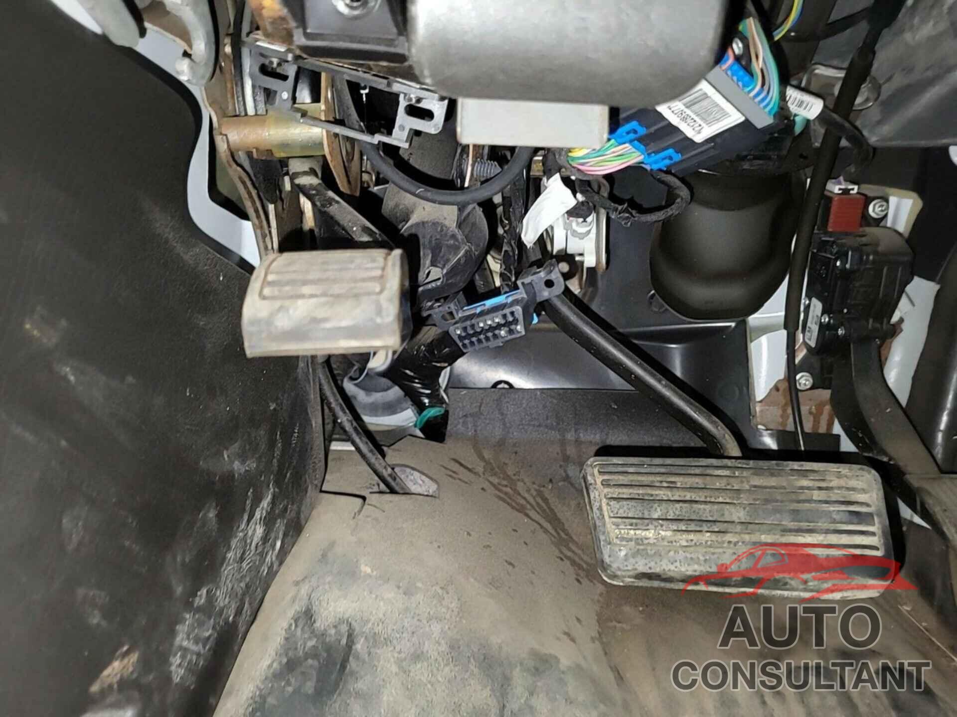 CHEVROLET EXPRESS G1500 2014 - 1GCSHAF47E1142929
