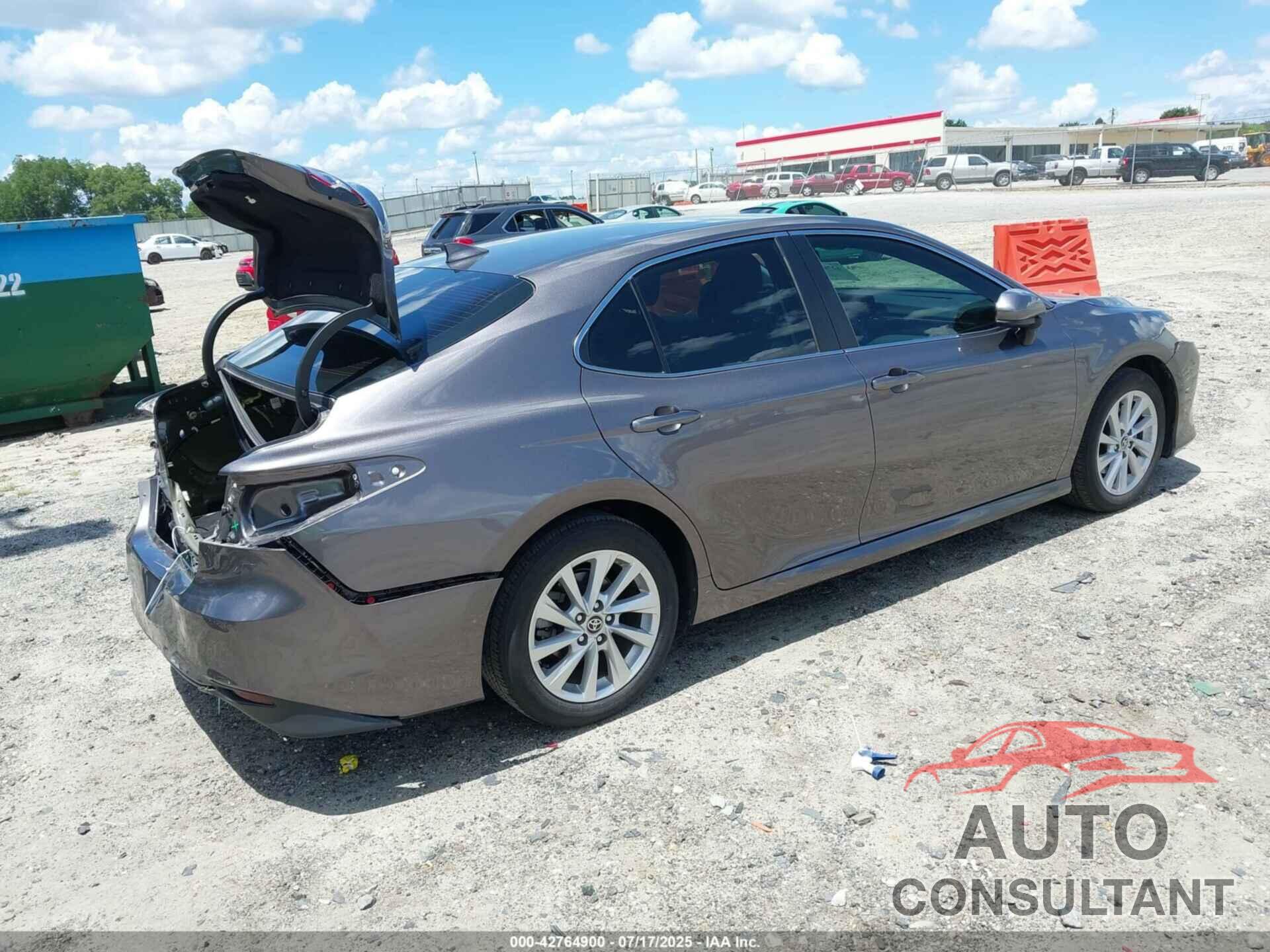TOYOTA CAMRY 2022 - 4T1C11AK5NU644119