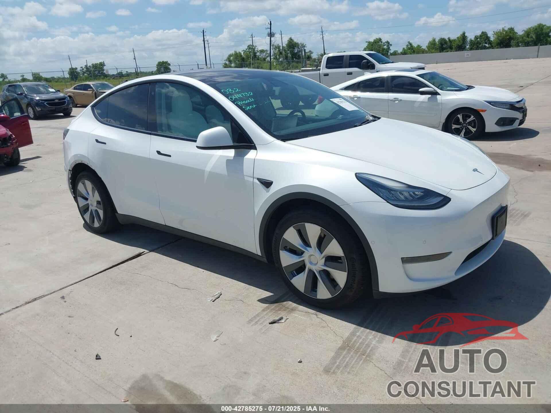 TESLA MODEL Y 2020 - 5YJYGDEE1LF044735