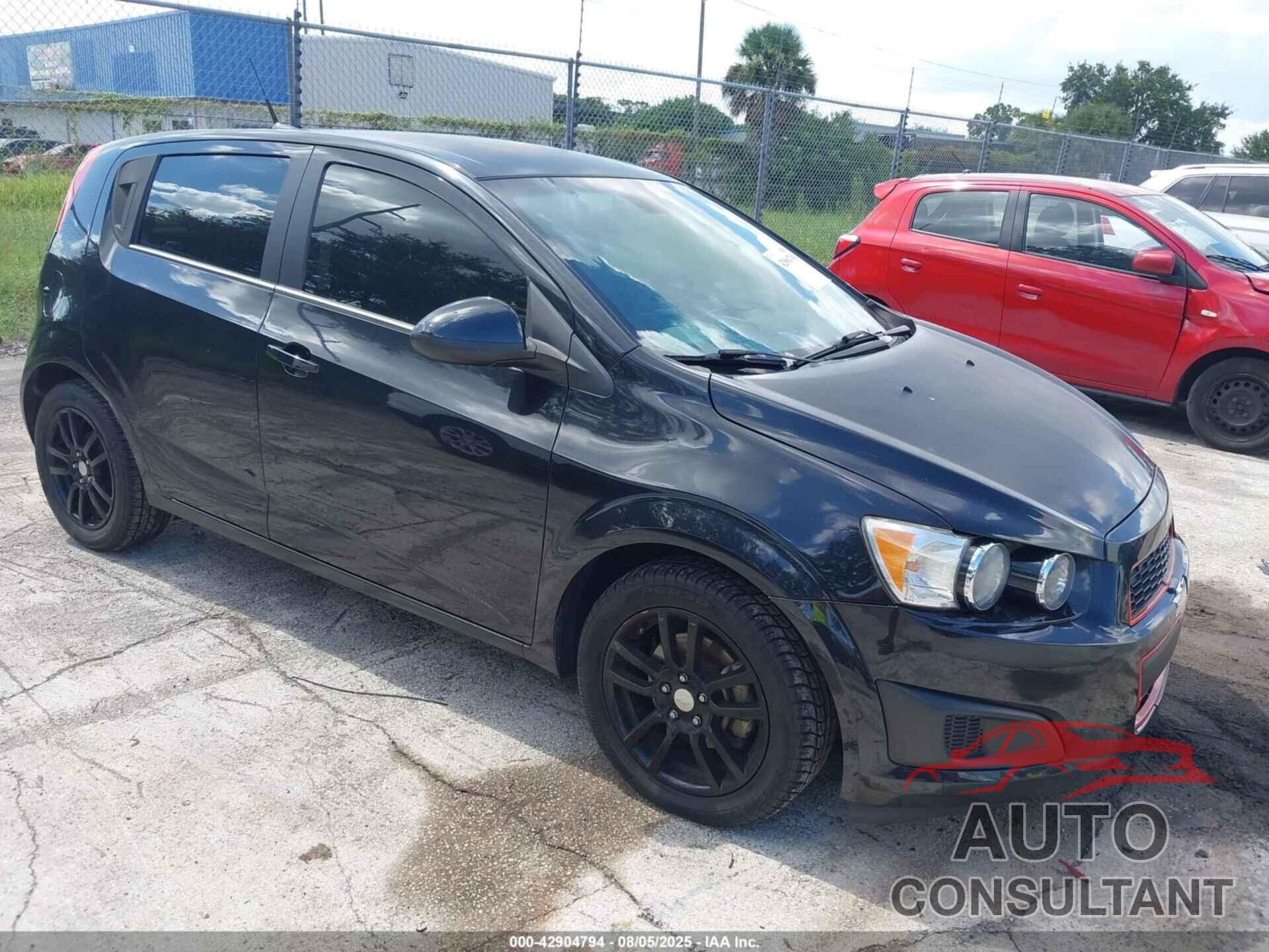 CHEVROLET SONIC 2013 - 1G1JC6SB1D4187057
