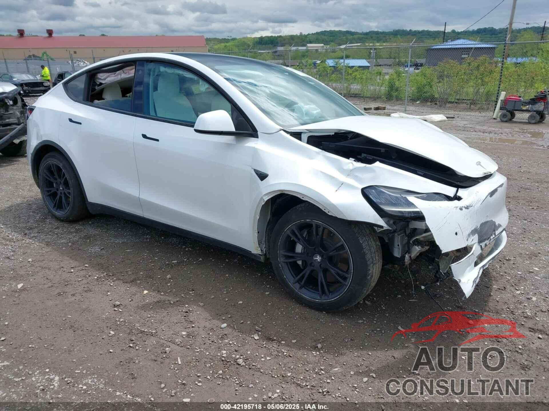 TESLA MODEL Y 2021 - 5YJYGDEE0MF144777