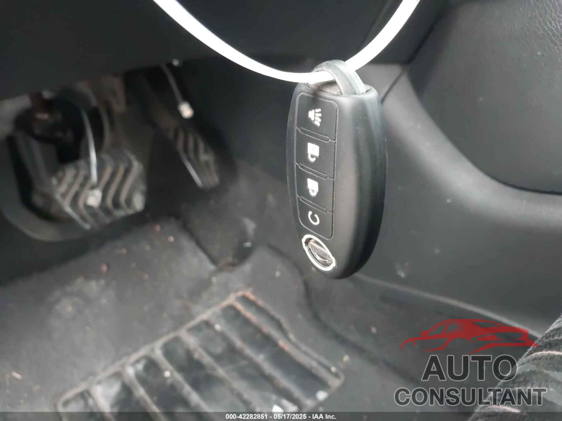 NISSAN ROGUE 2017 - KNMAT2MV6HP542218