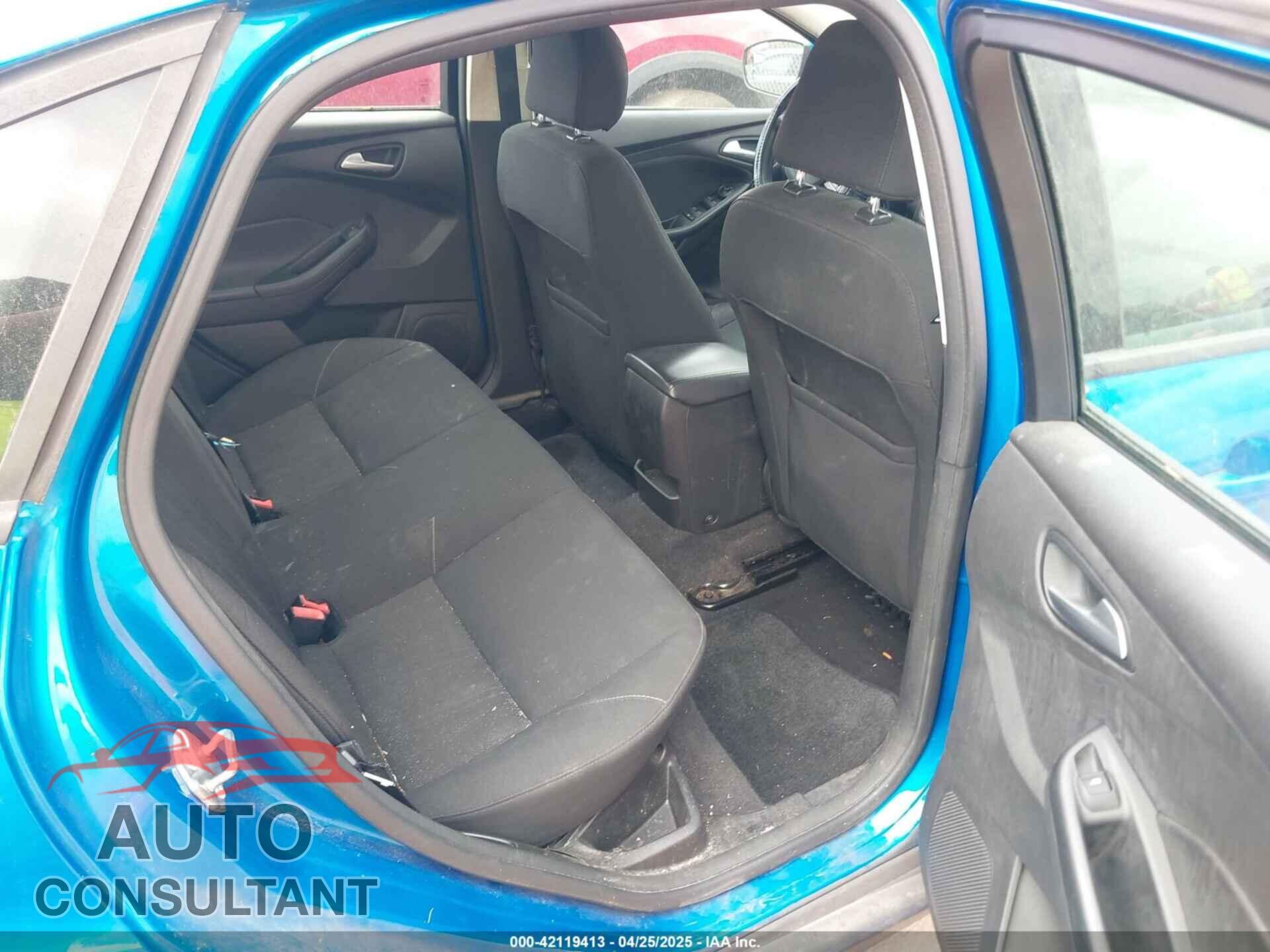 FORD FOCUS 2017 - 1FADP3F28HL202625