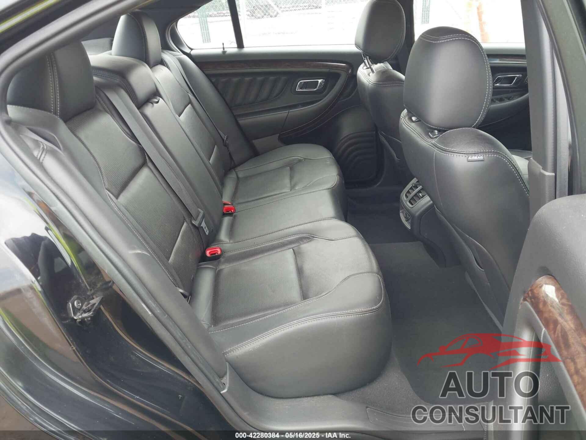 FORD TAURUS 2019 - 1FAHP2F82KG111088