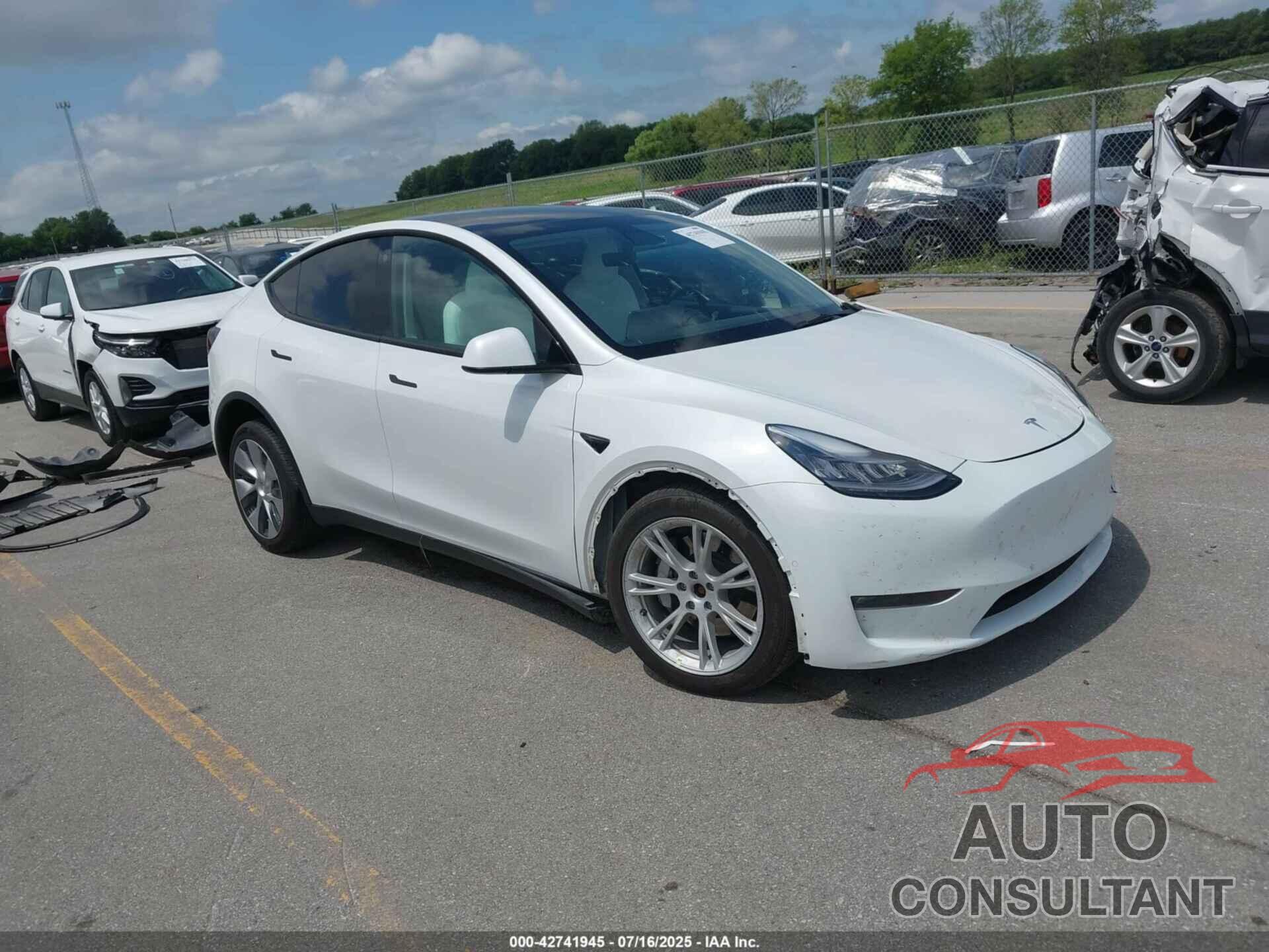 TESLA MODEL Y 2021 - 5YJYGDEE4MF300934