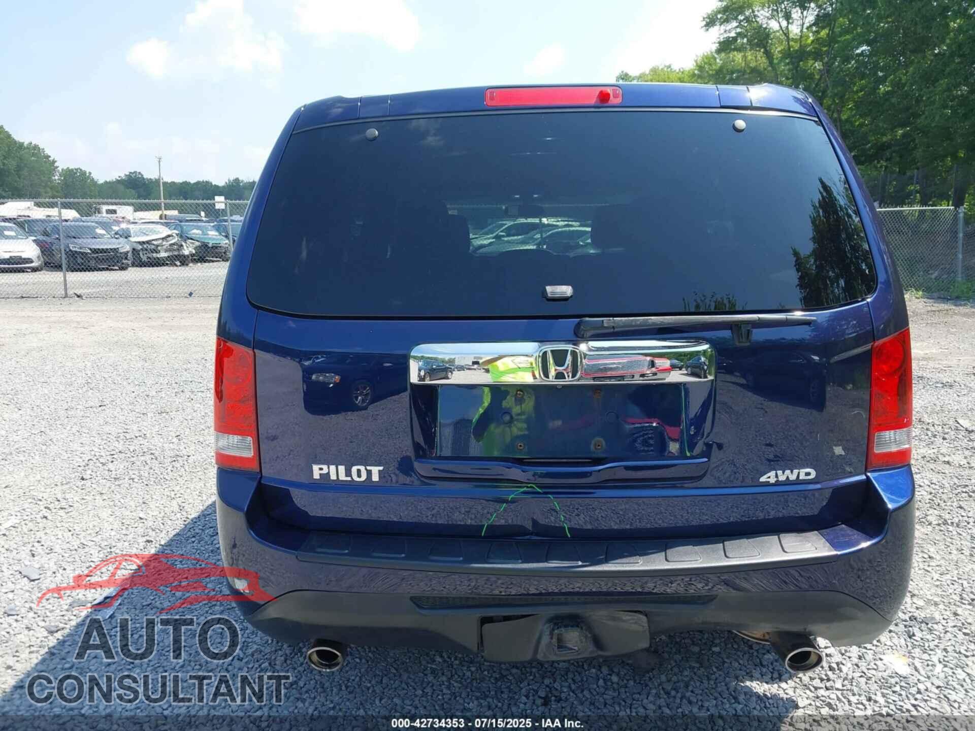 HONDA PILOT 2013 - 5FNYF4H46DB010801