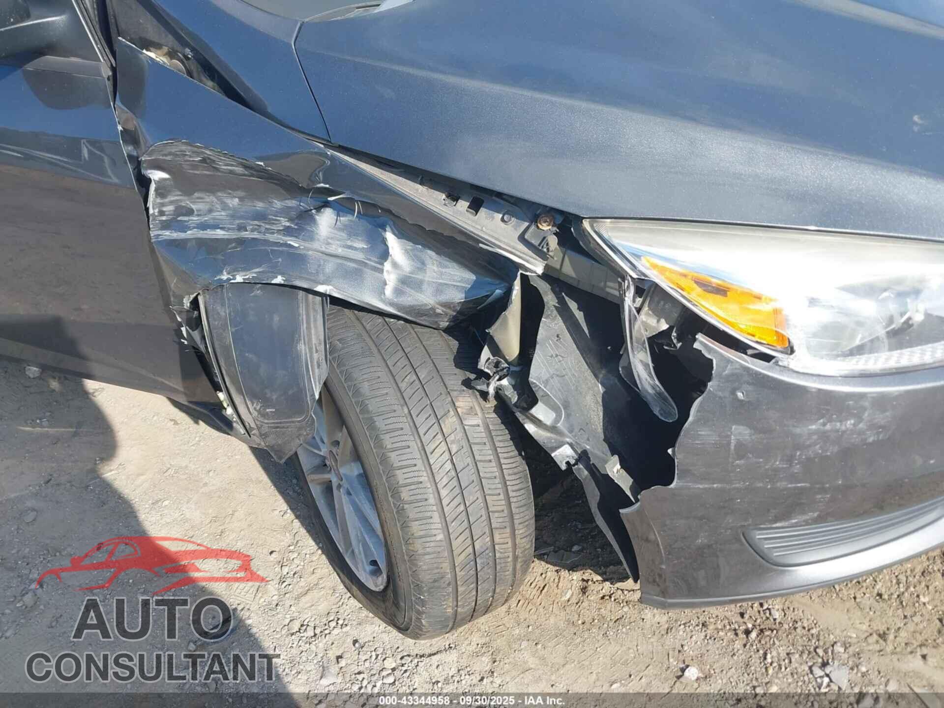 FORD FOCUS 2017 - 1FADP3F21HL227012