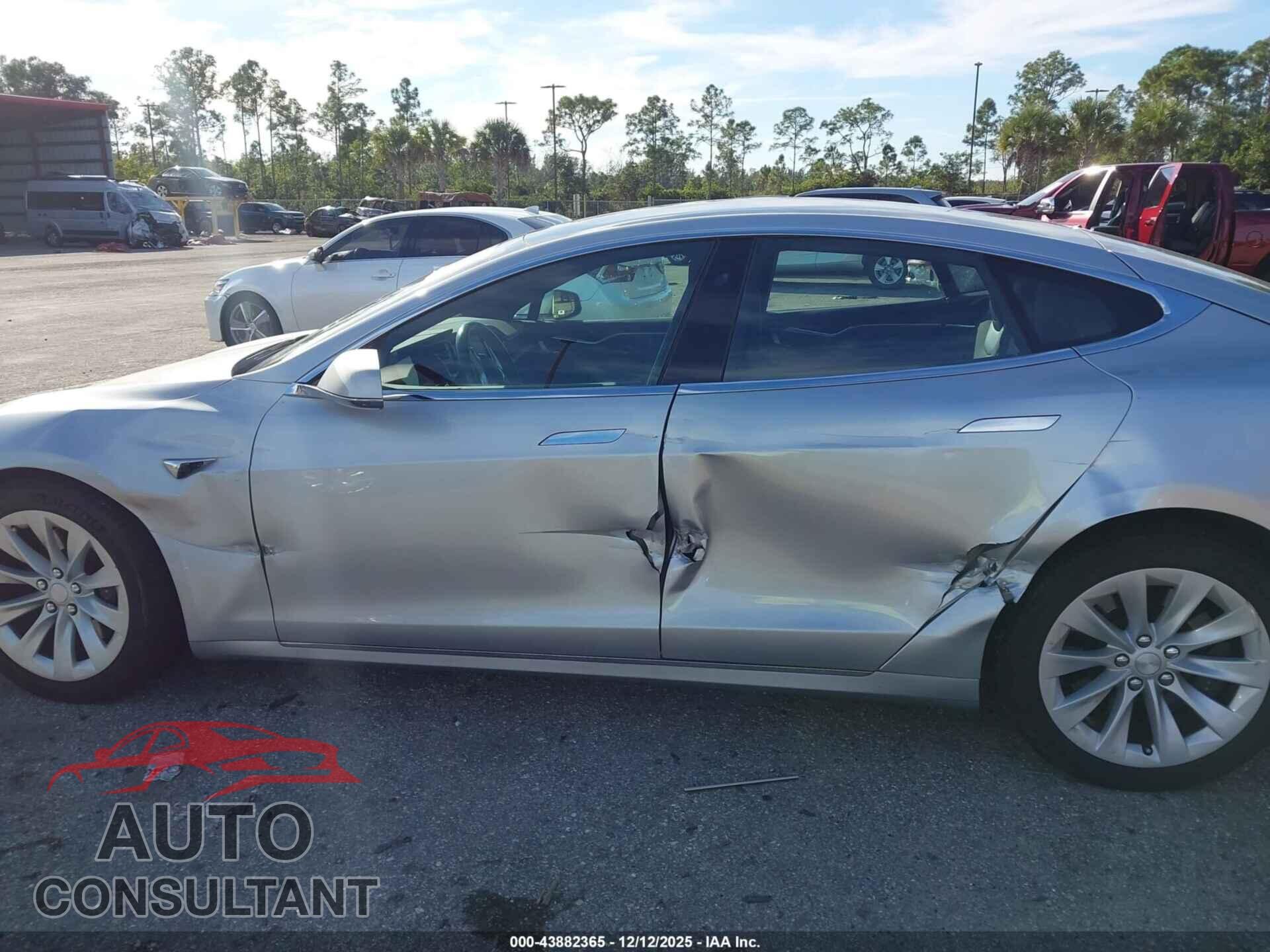 TESLA MODEL S 2017 - 5YJSA1E18HF205429