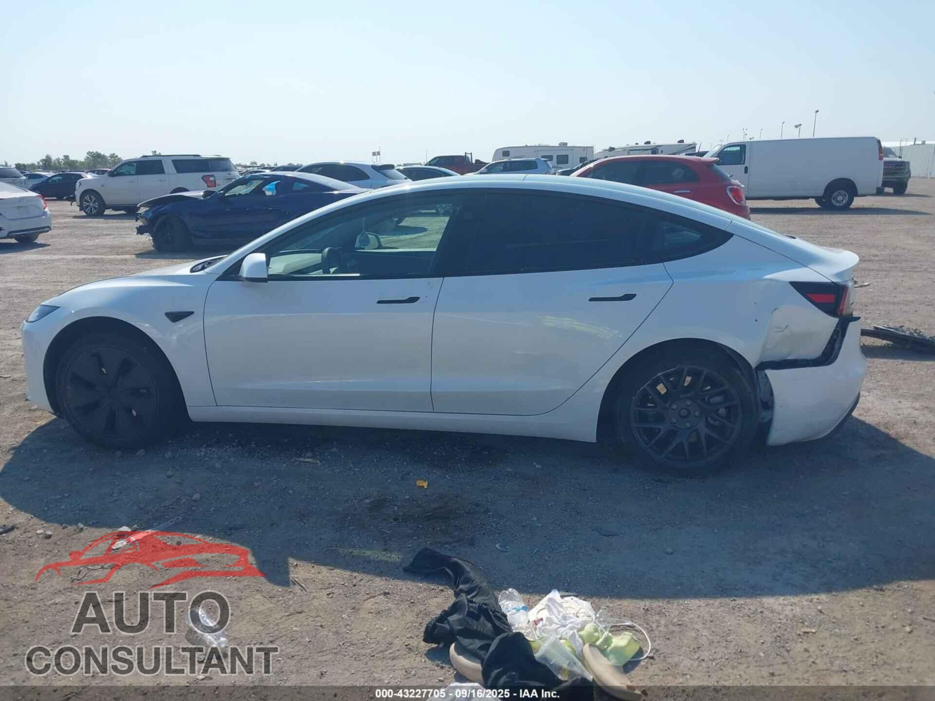 TESLA MODEL 3 2024 - 5YJ3E1EA3RF833716